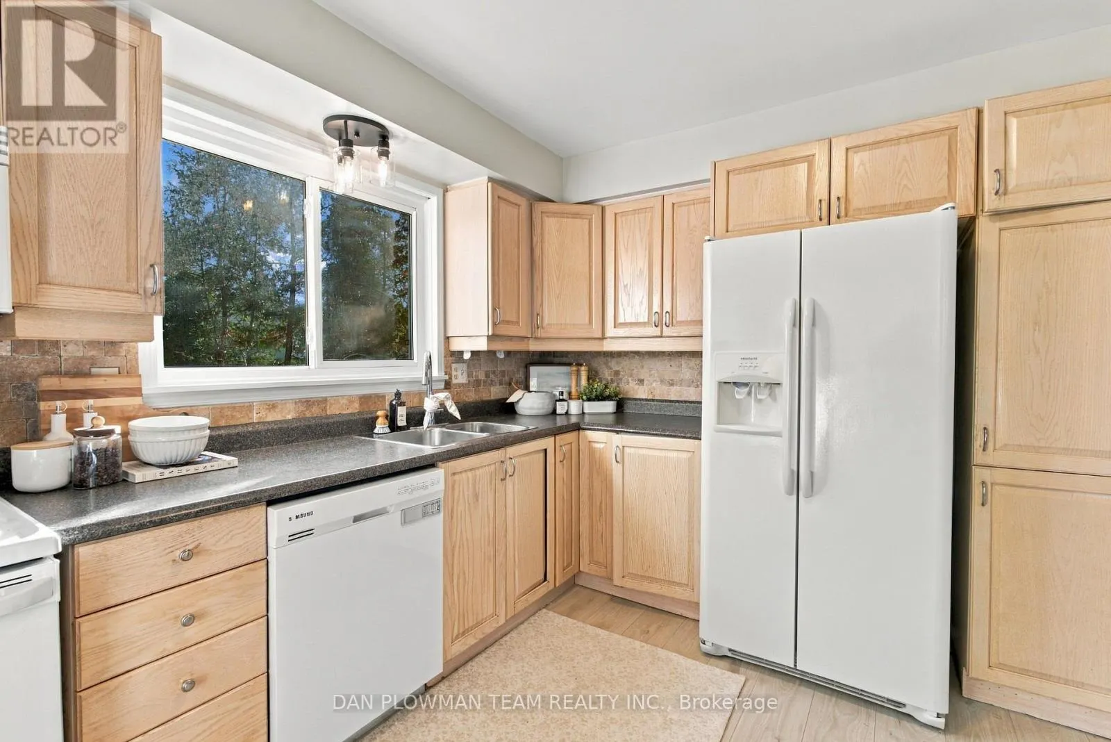 1385 FENELON CRESCENT