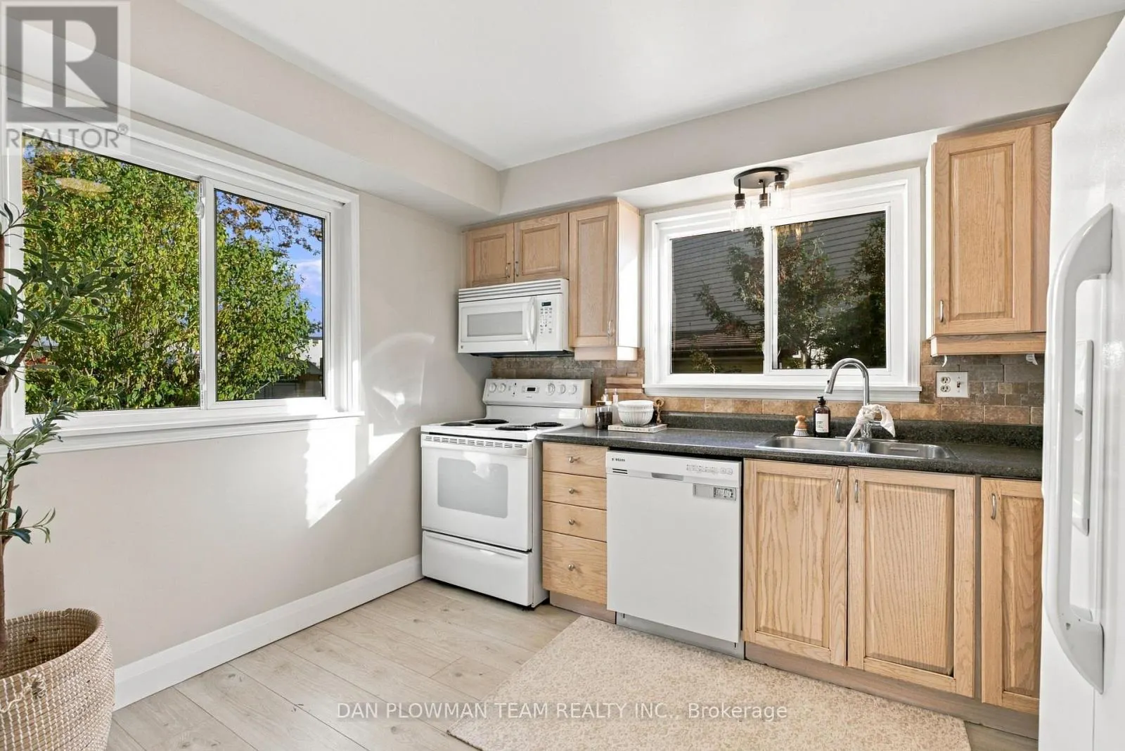 1385 FENELON CRESCENT