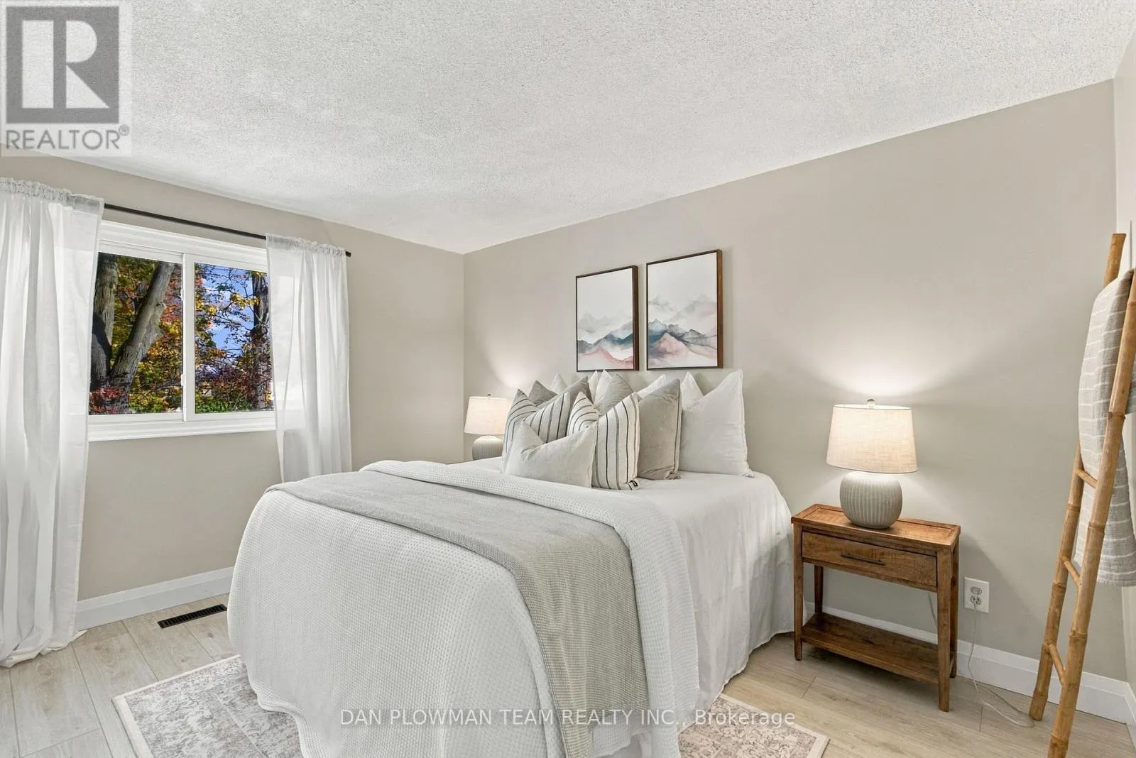 1385 FENELON CRESCENT