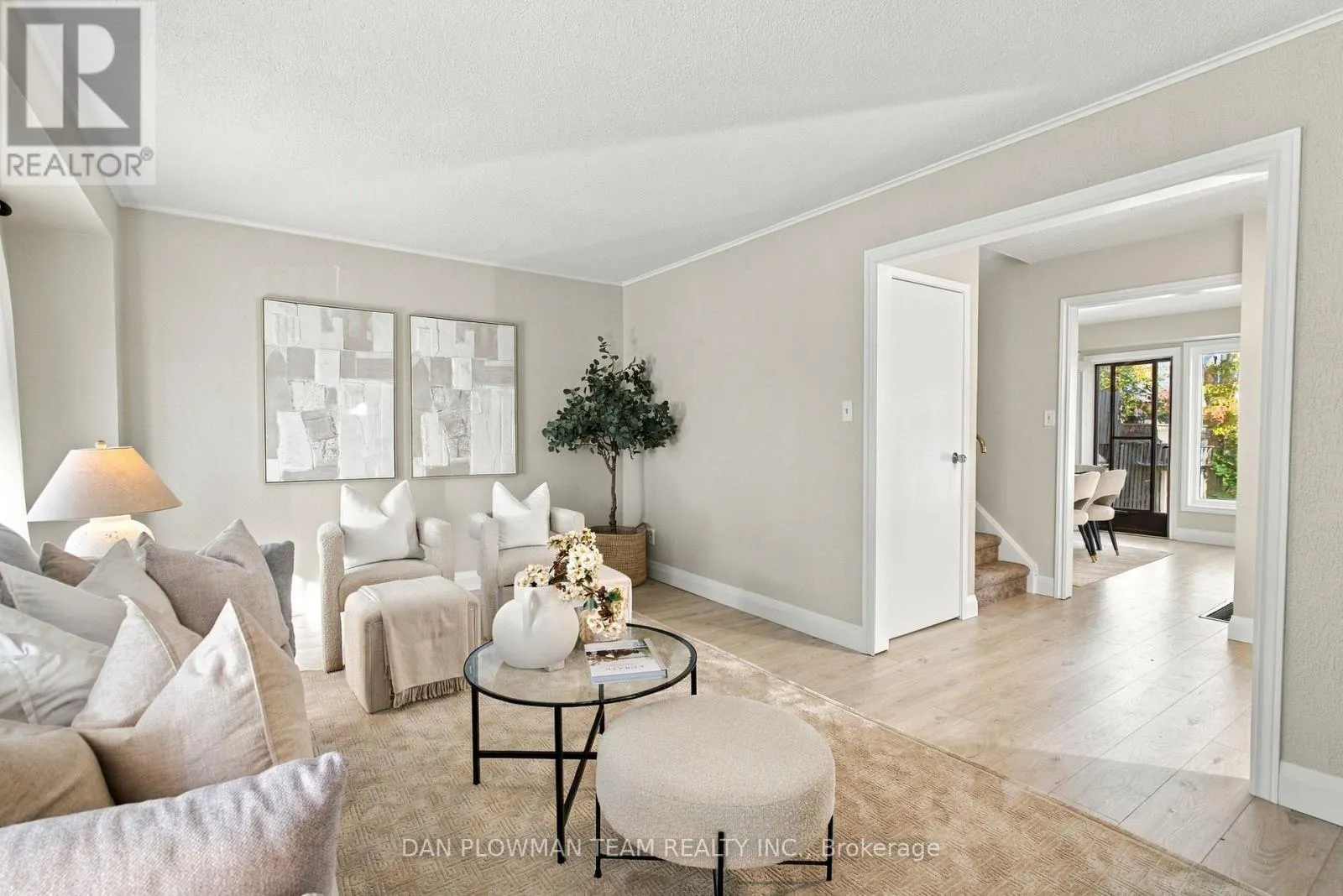1385 FENELON CRESCENT