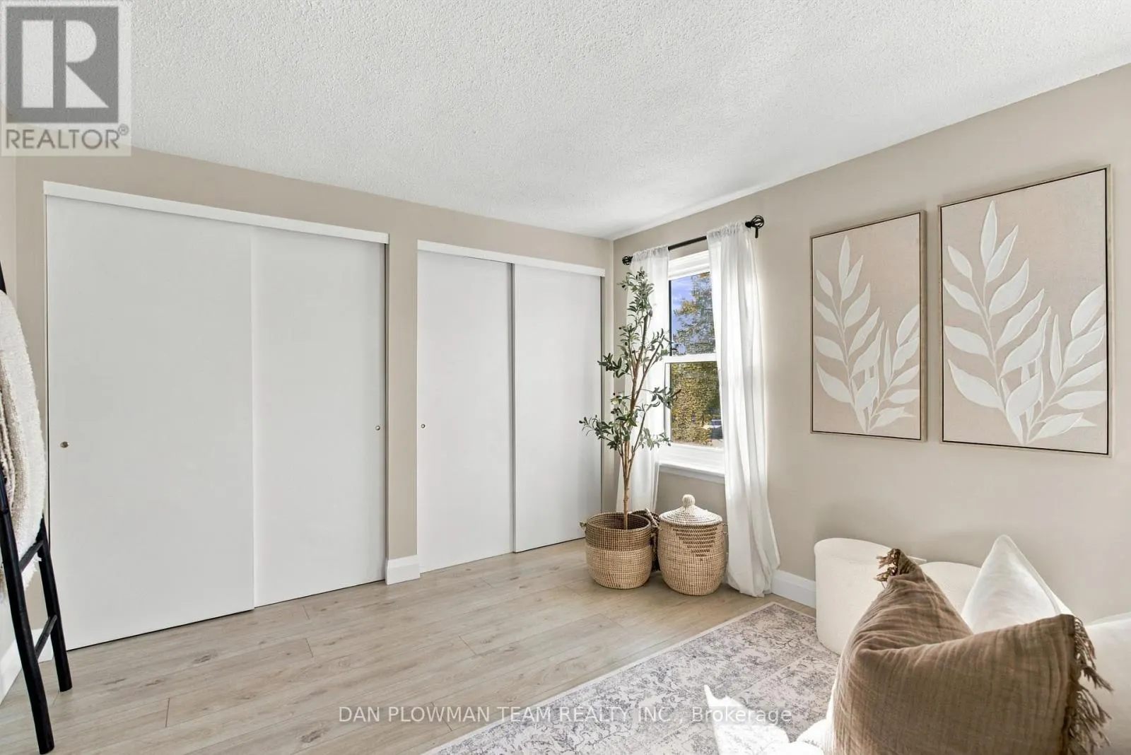1385 FENELON CRESCENT