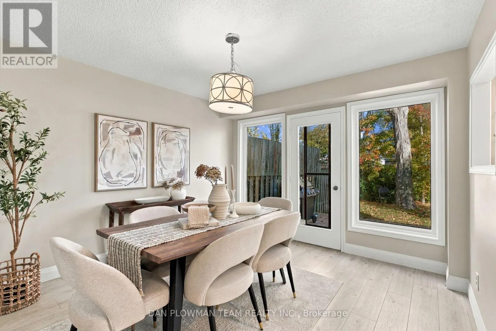 1385 FENELON CRESCENT