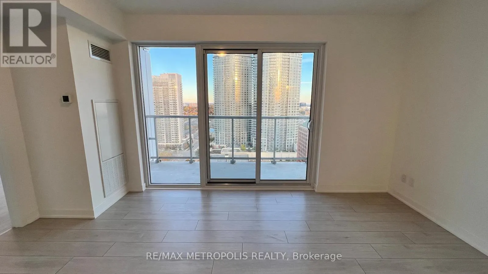 2109 - 2033 KENNEDY ROAD