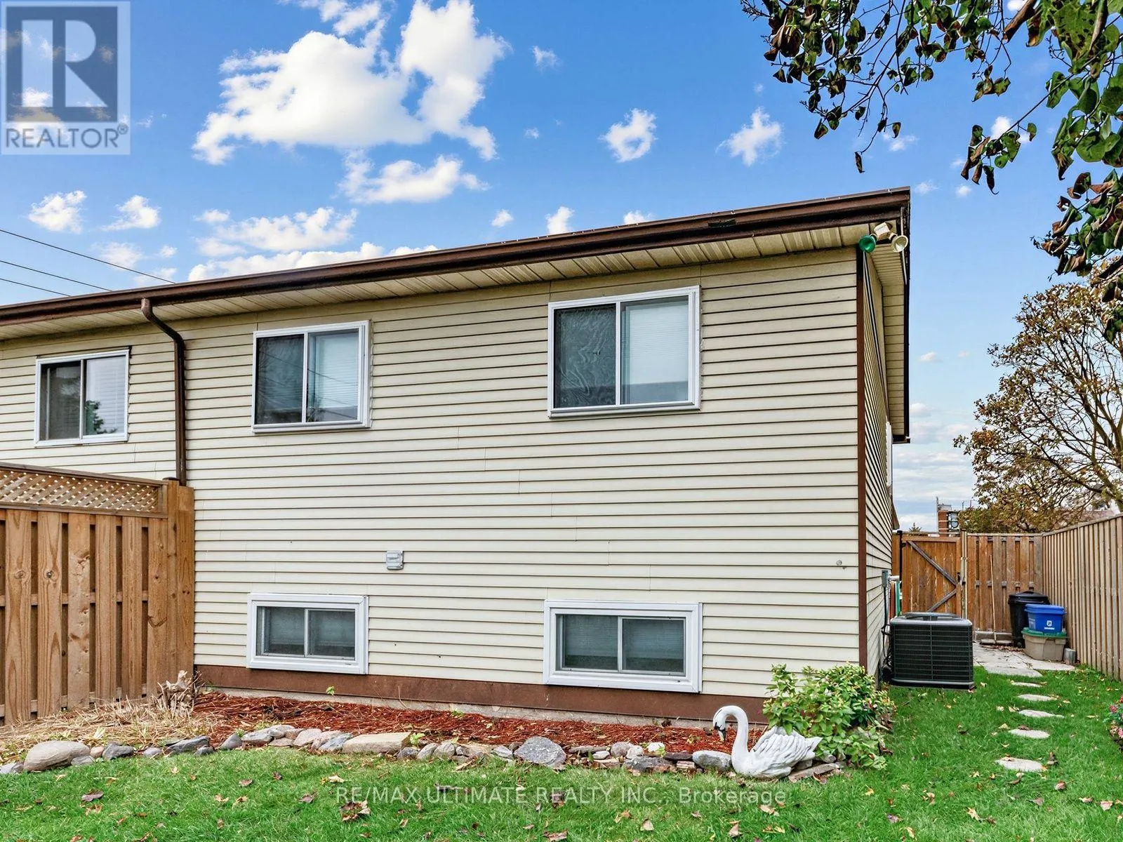 375 CALVERT COURT