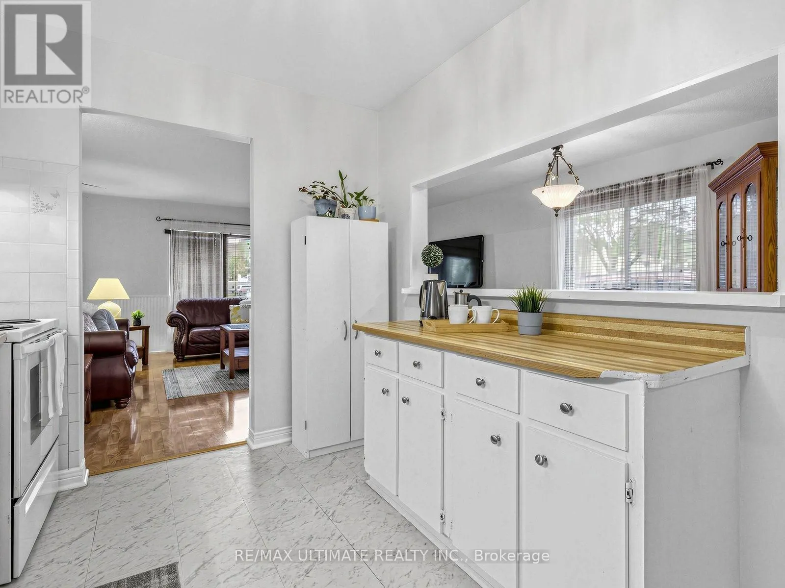 375 CALVERT COURT