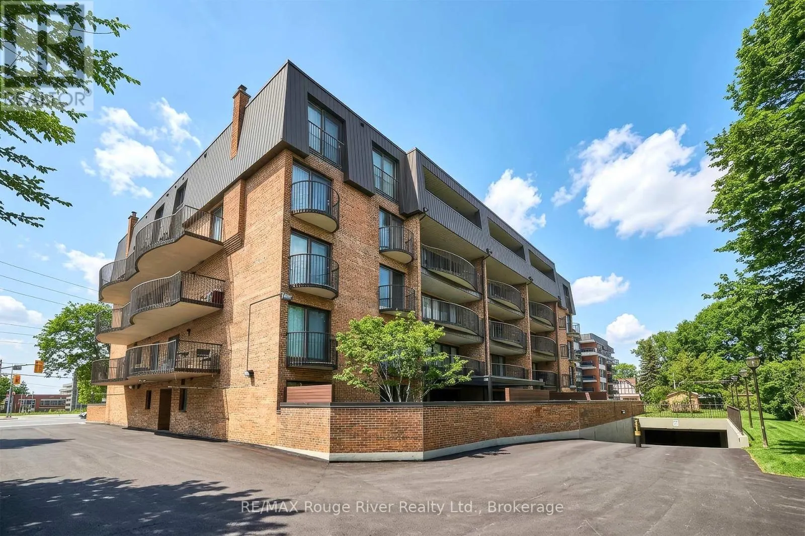 401 - 337 SIMCOE STREET #401