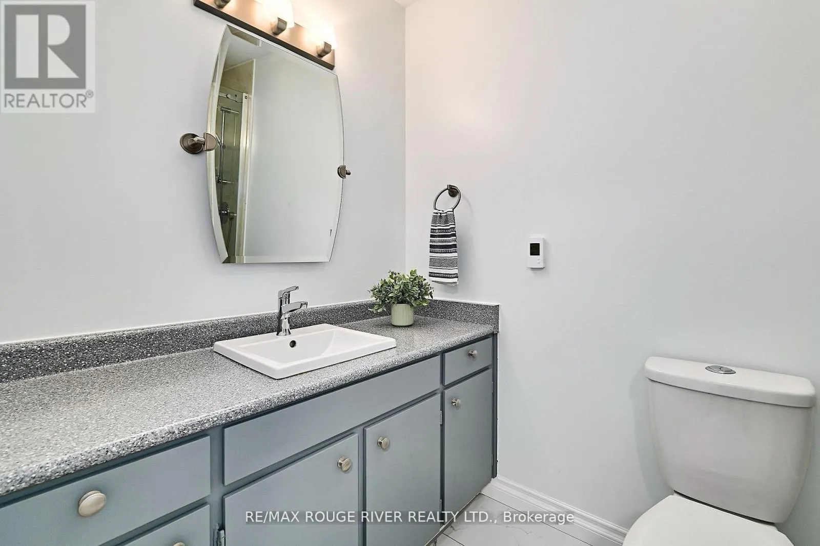 401 - 337 SIMCOE STREET #401