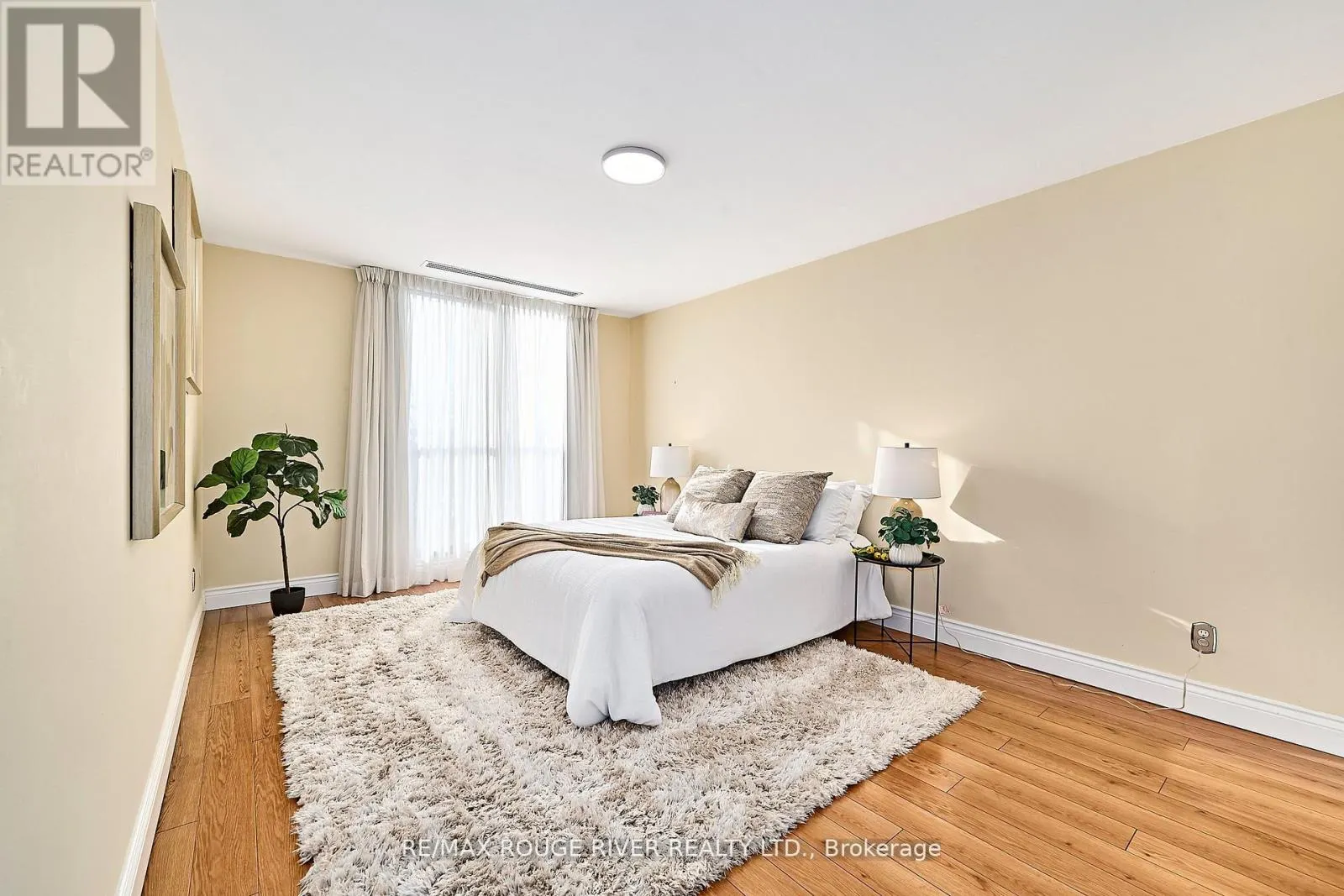 401 - 337 SIMCOE STREET #401