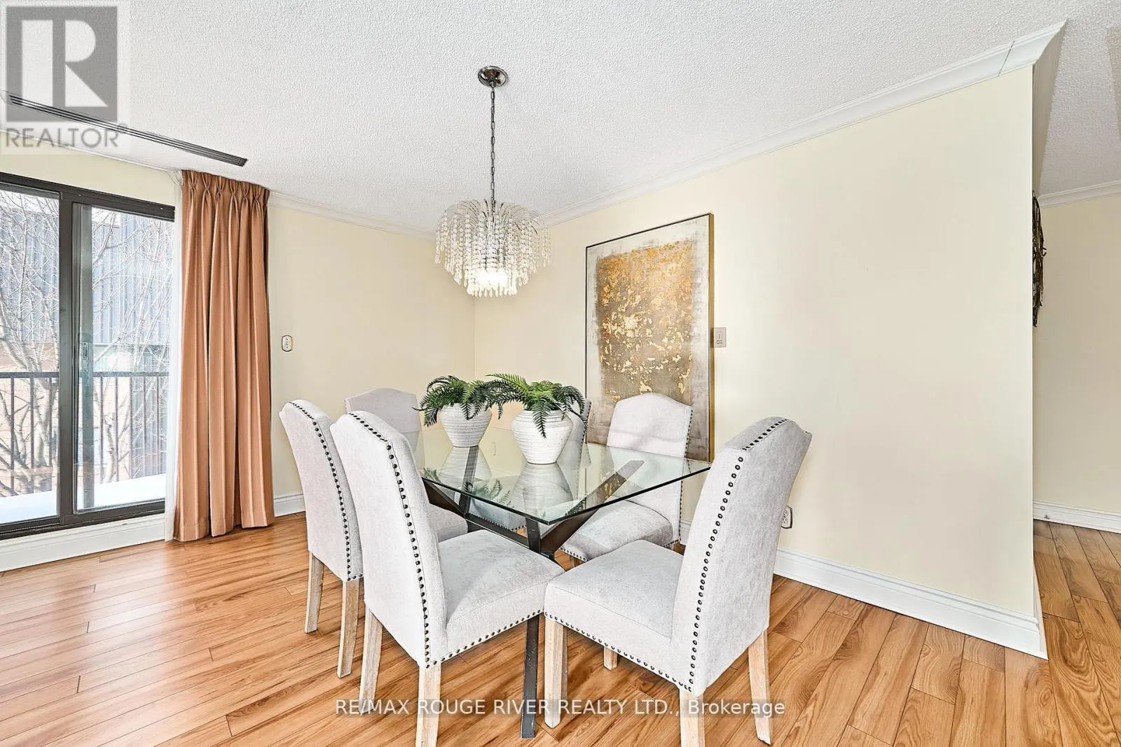 401 - 337 SIMCOE STREET #401