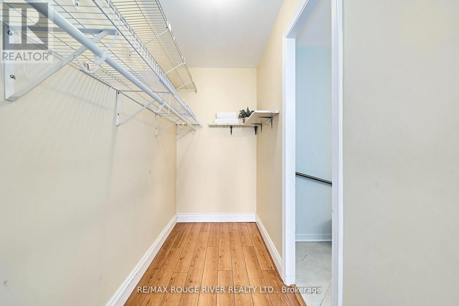 401 - 337 SIMCOE STREET #401