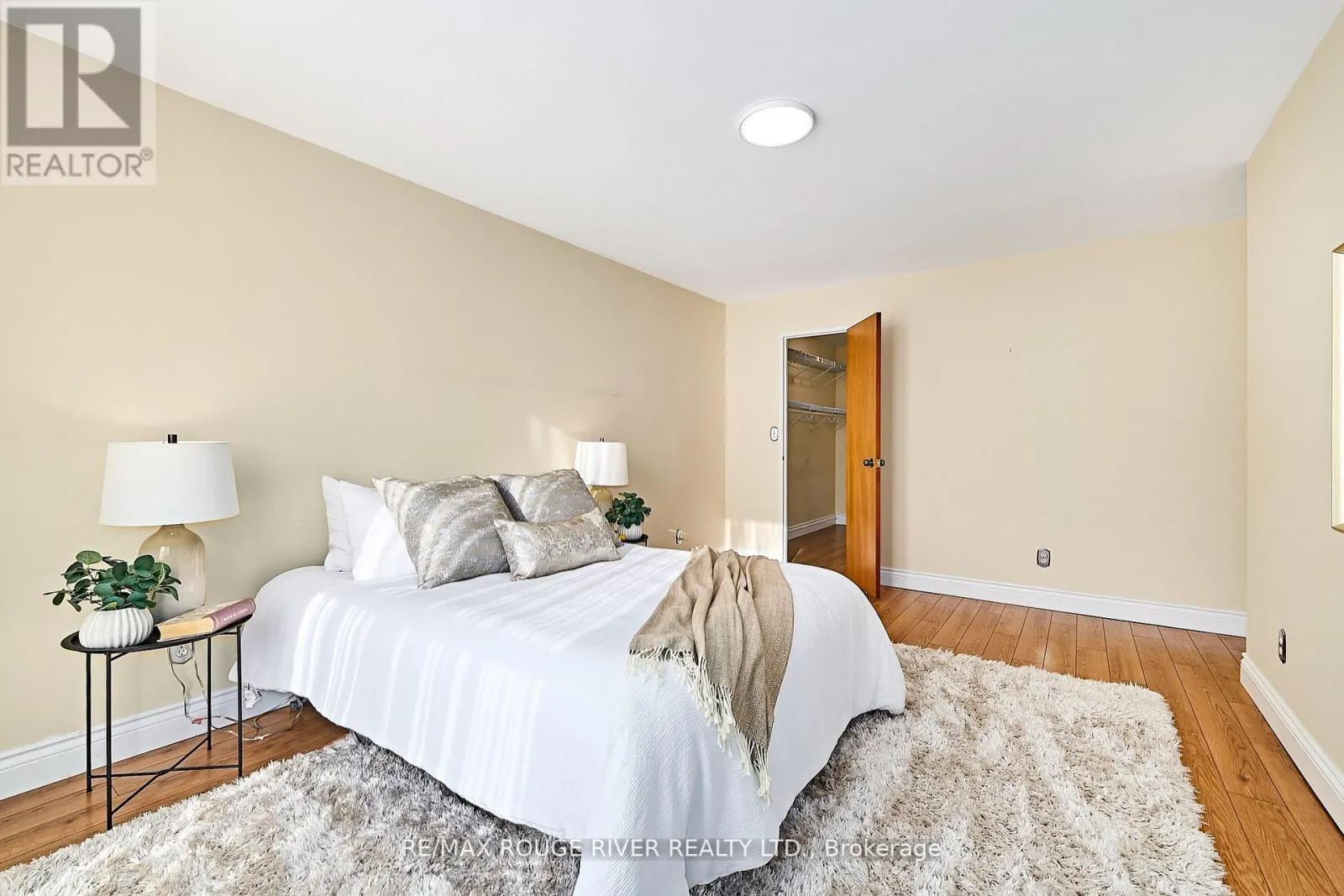 401 - 337 SIMCOE STREET #401