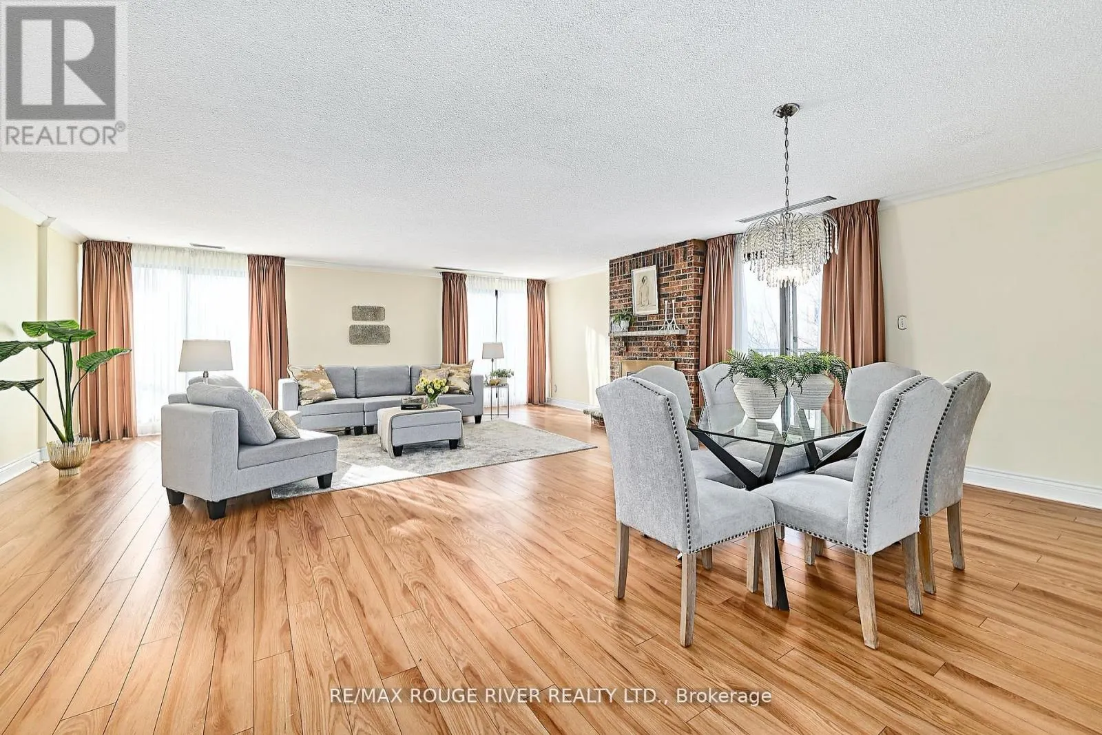 401 - 337 SIMCOE STREET #401