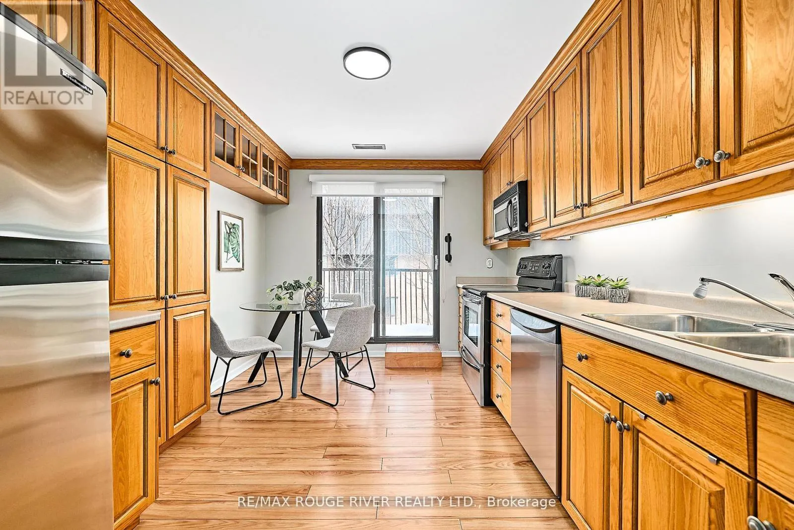 401 - 337 SIMCOE STREET #401