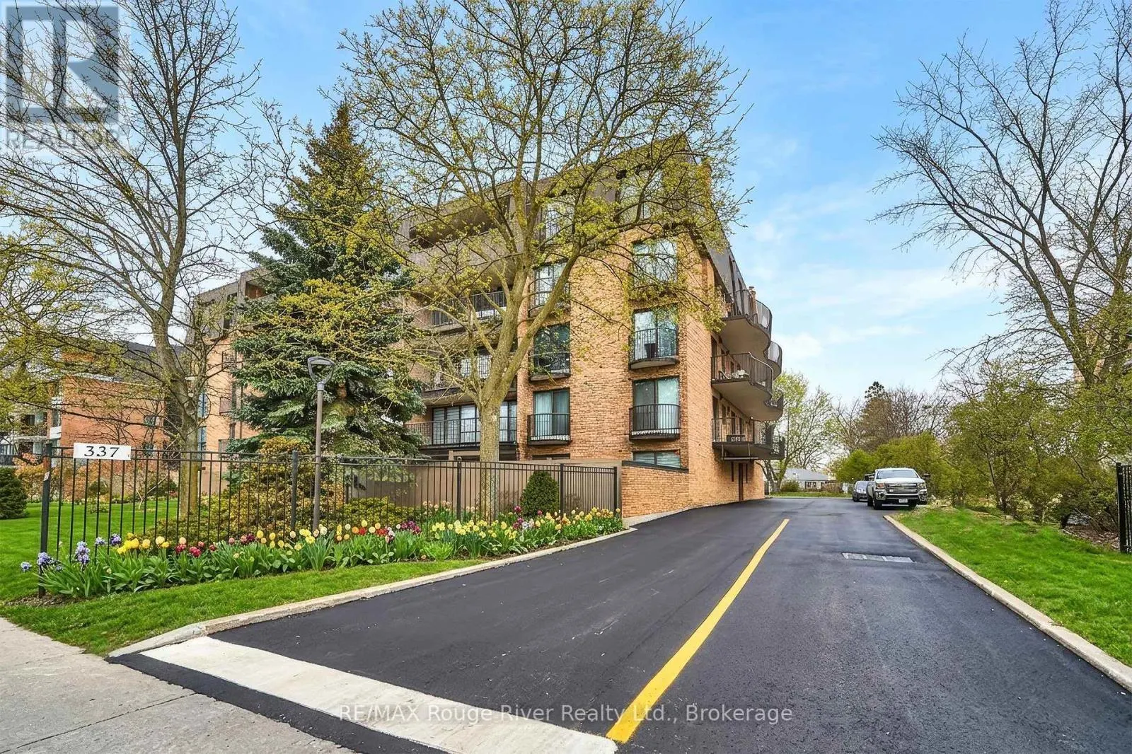401 - 337 SIMCOE STREET #401
