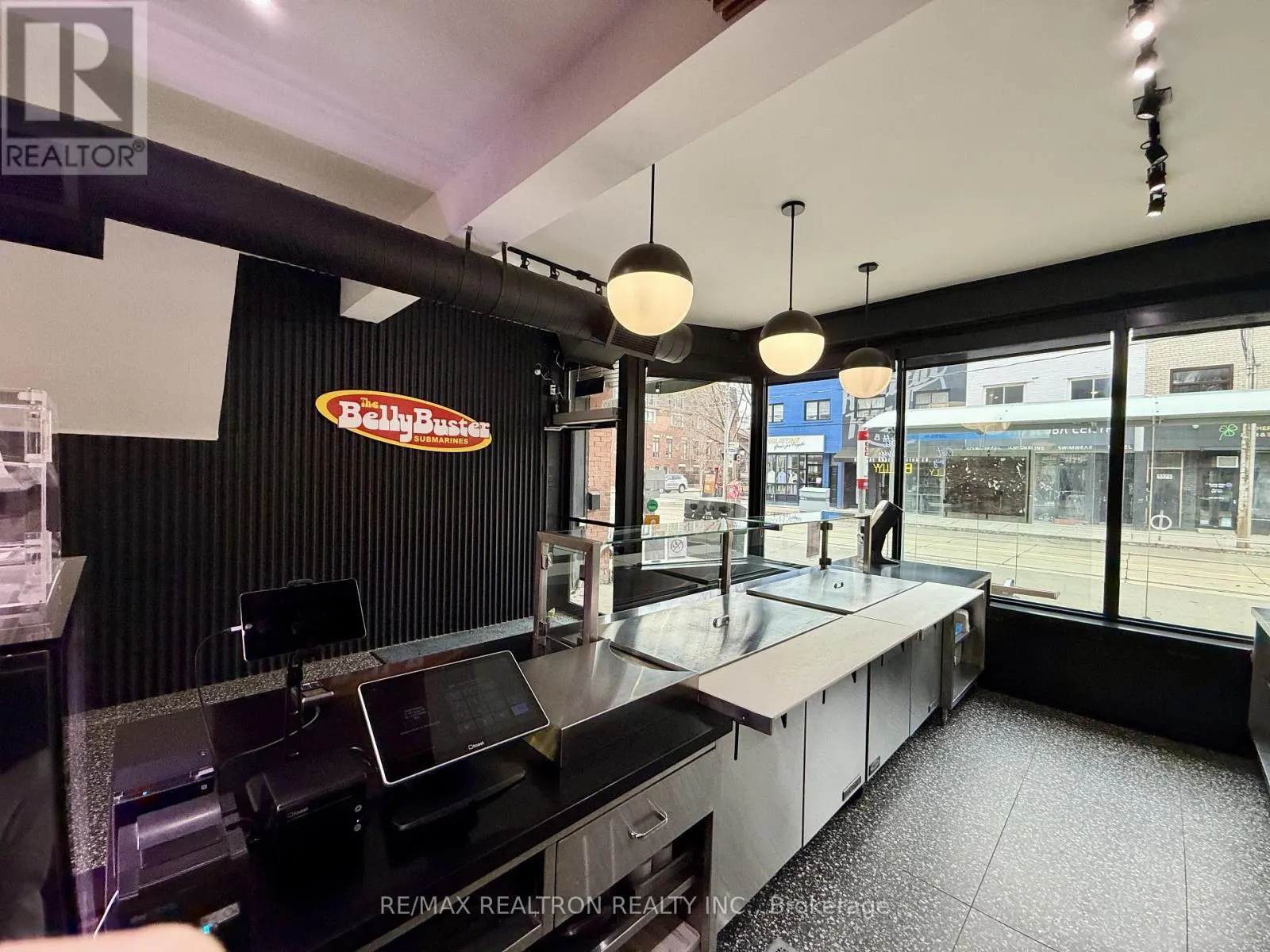 1162 QUEEN STREET E