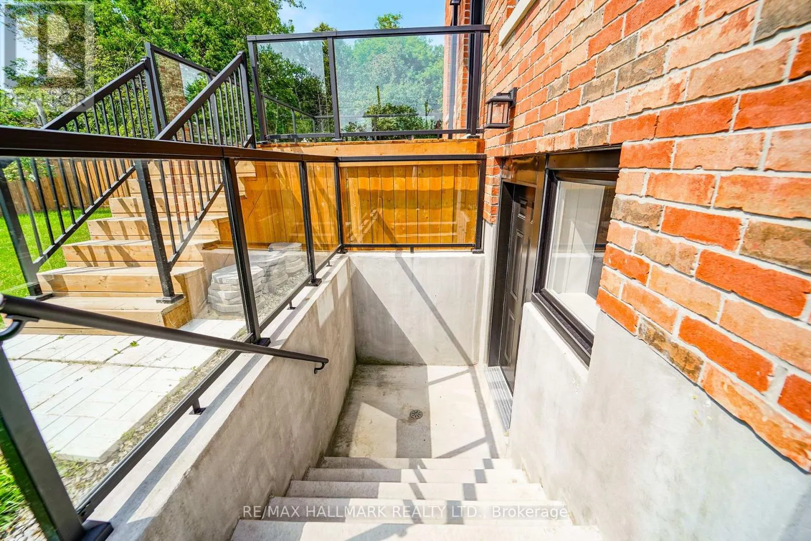 27 SUNDRIDGE DRIVE