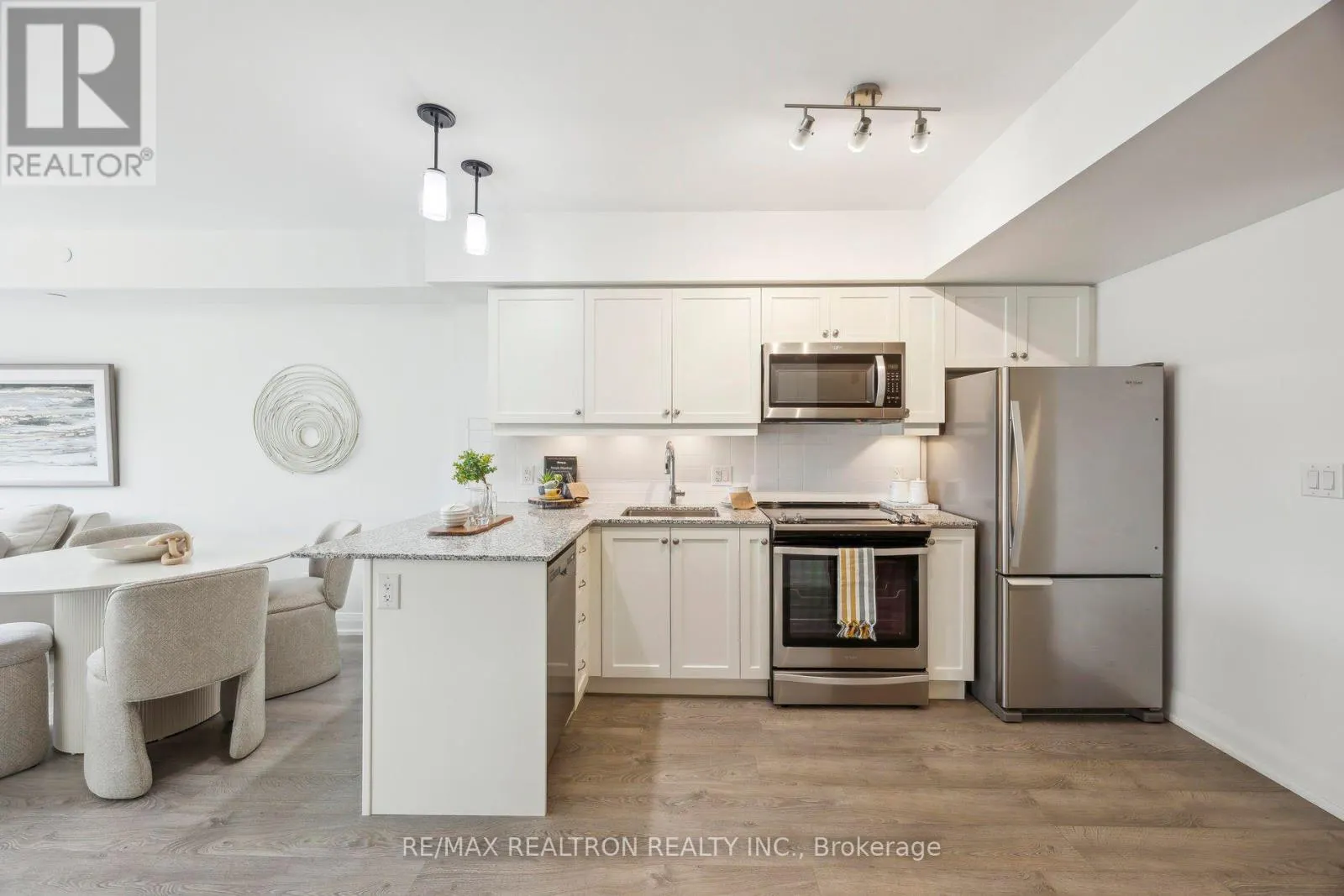 307 - 1400 KINGSTON ROAD