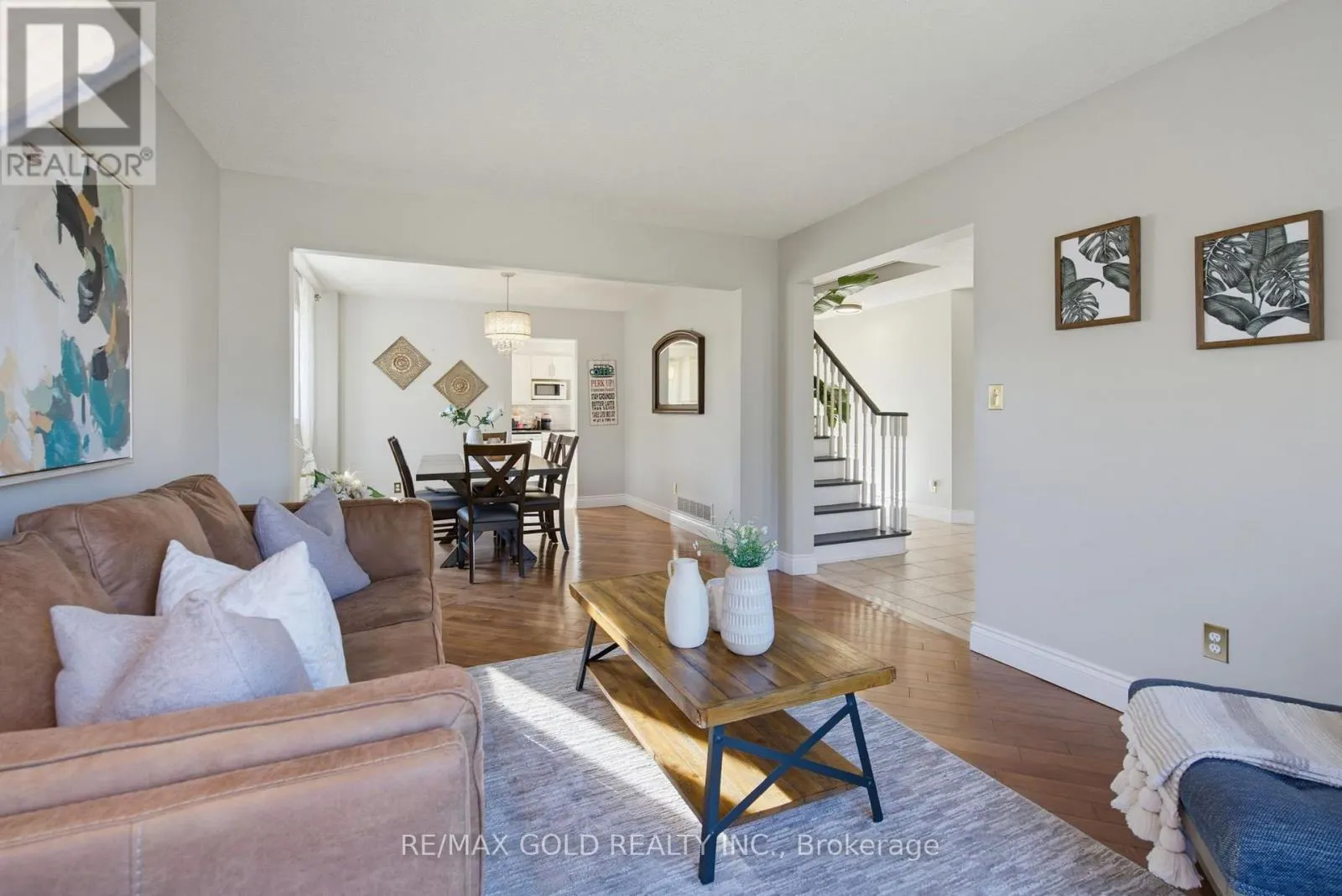 38 SILVERBIRCH PLACE