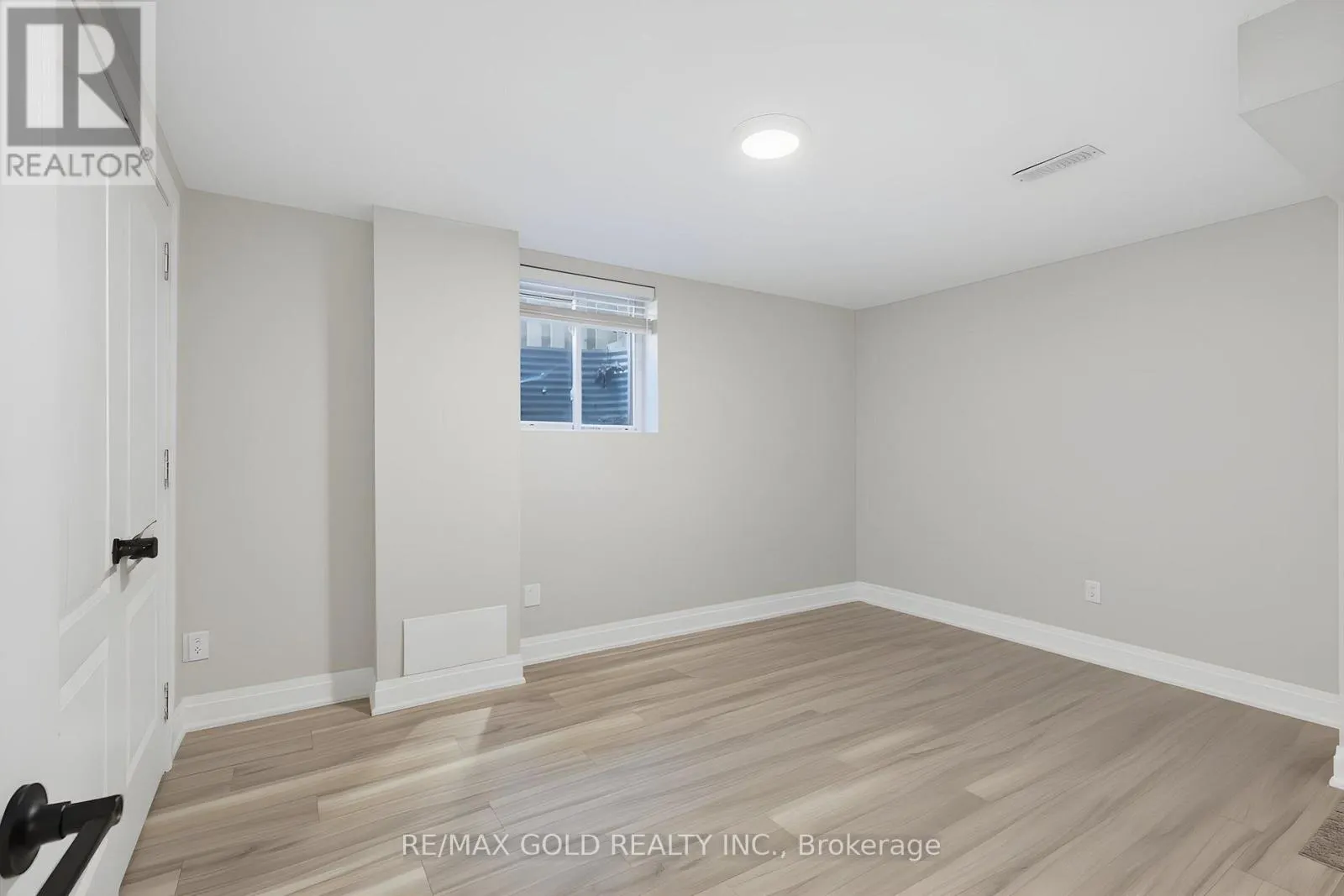 38 SILVERBIRCH PLACE