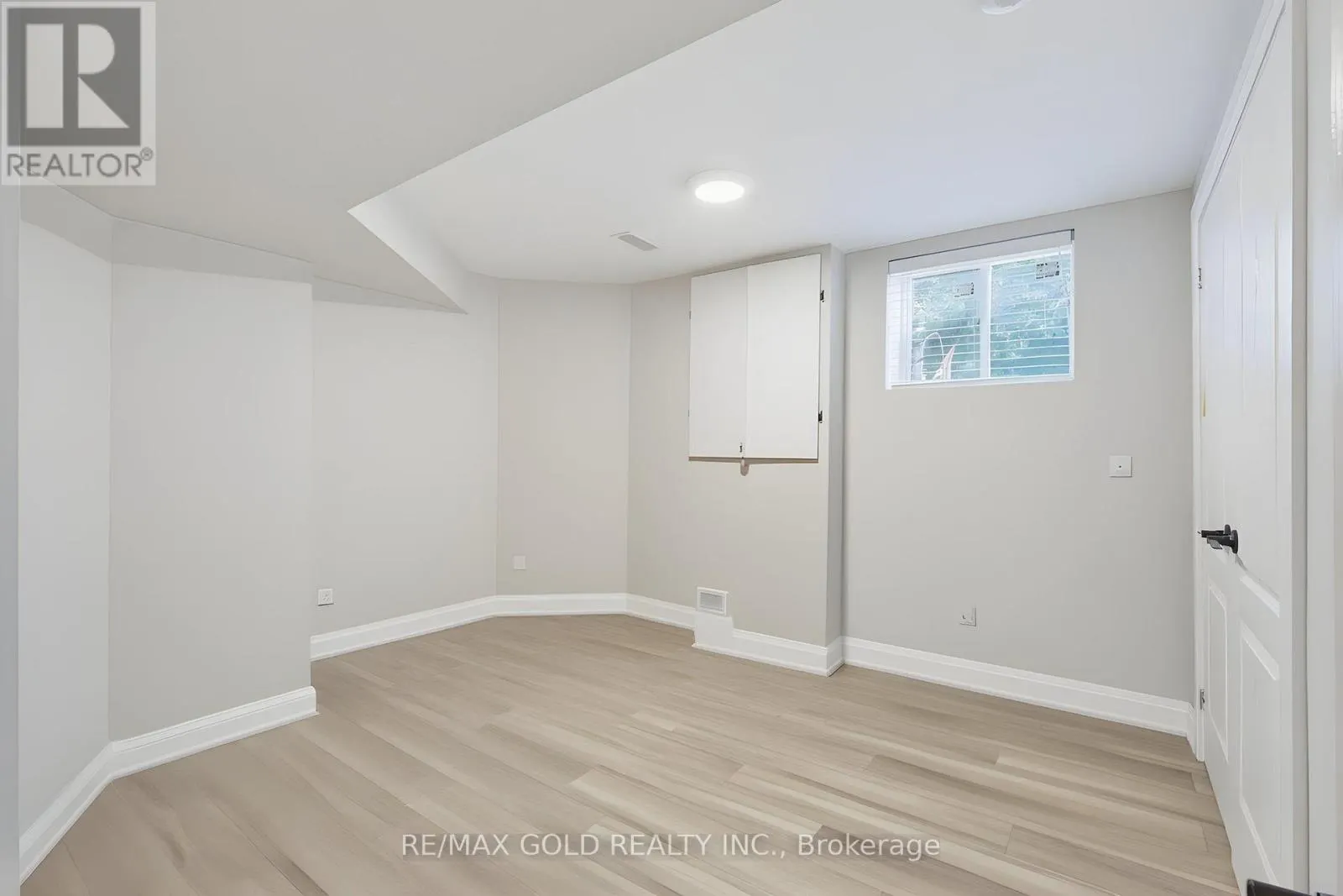 38 SILVERBIRCH PLACE