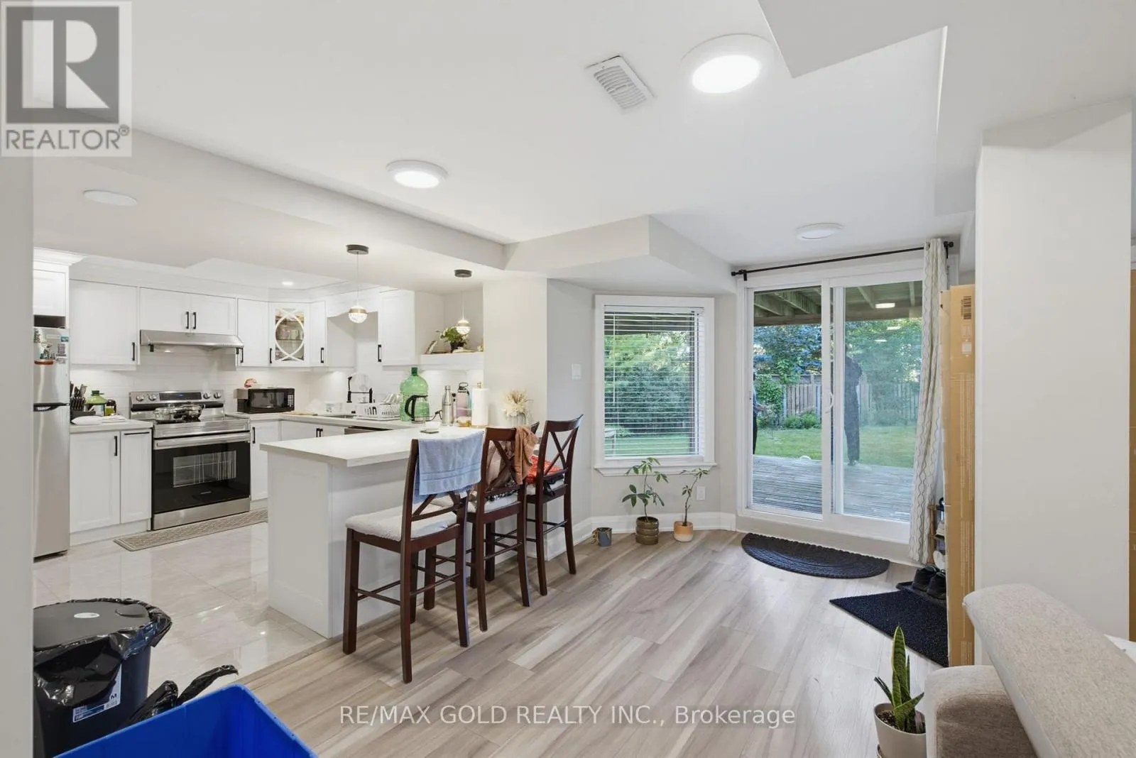38 SILVERBIRCH PLACE