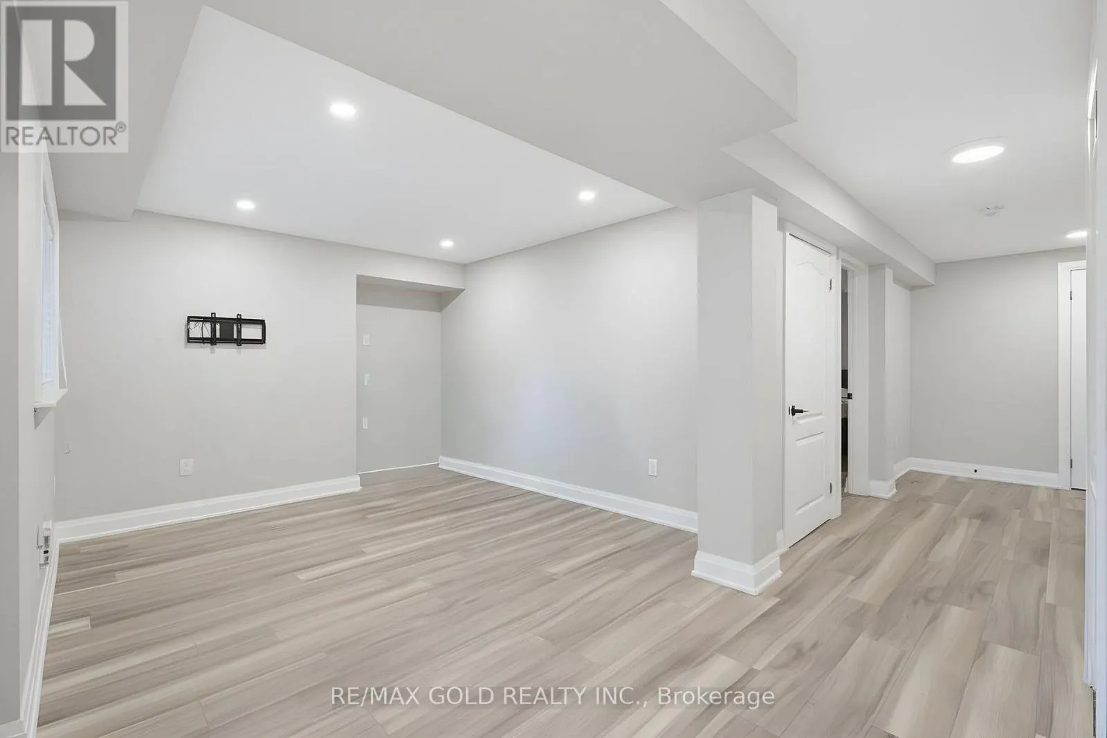 38 SILVERBIRCH PLACE