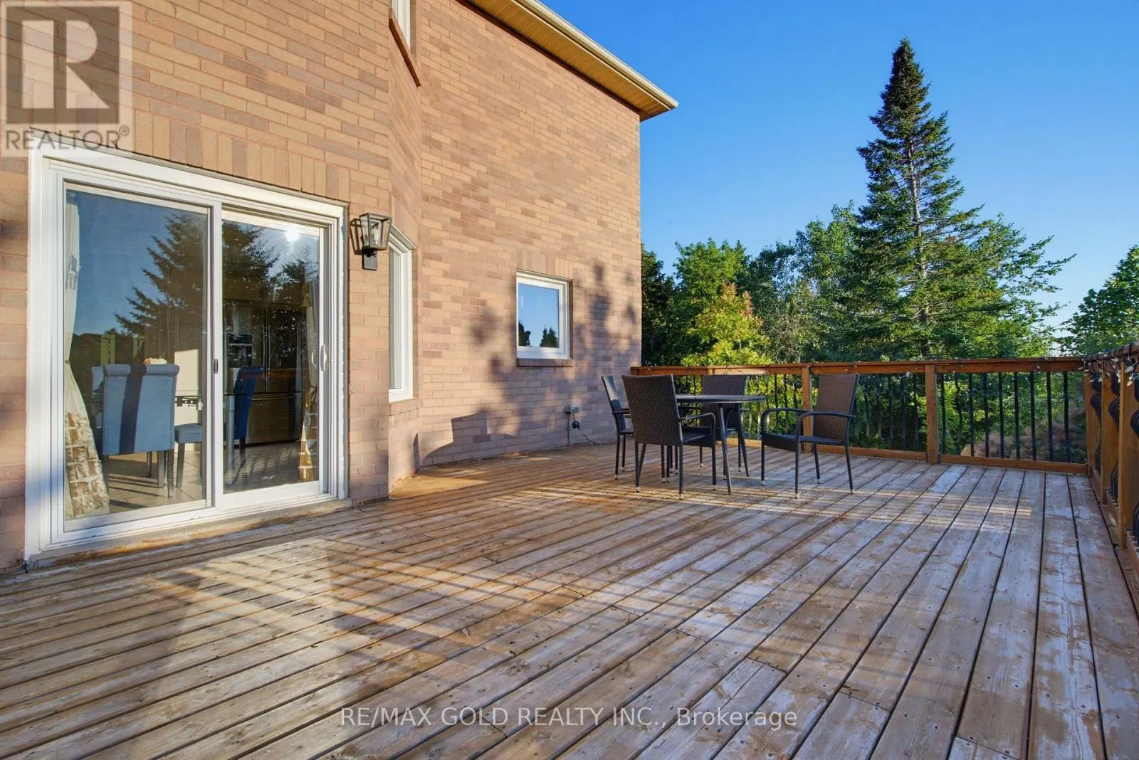 38 SILVERBIRCH PLACE