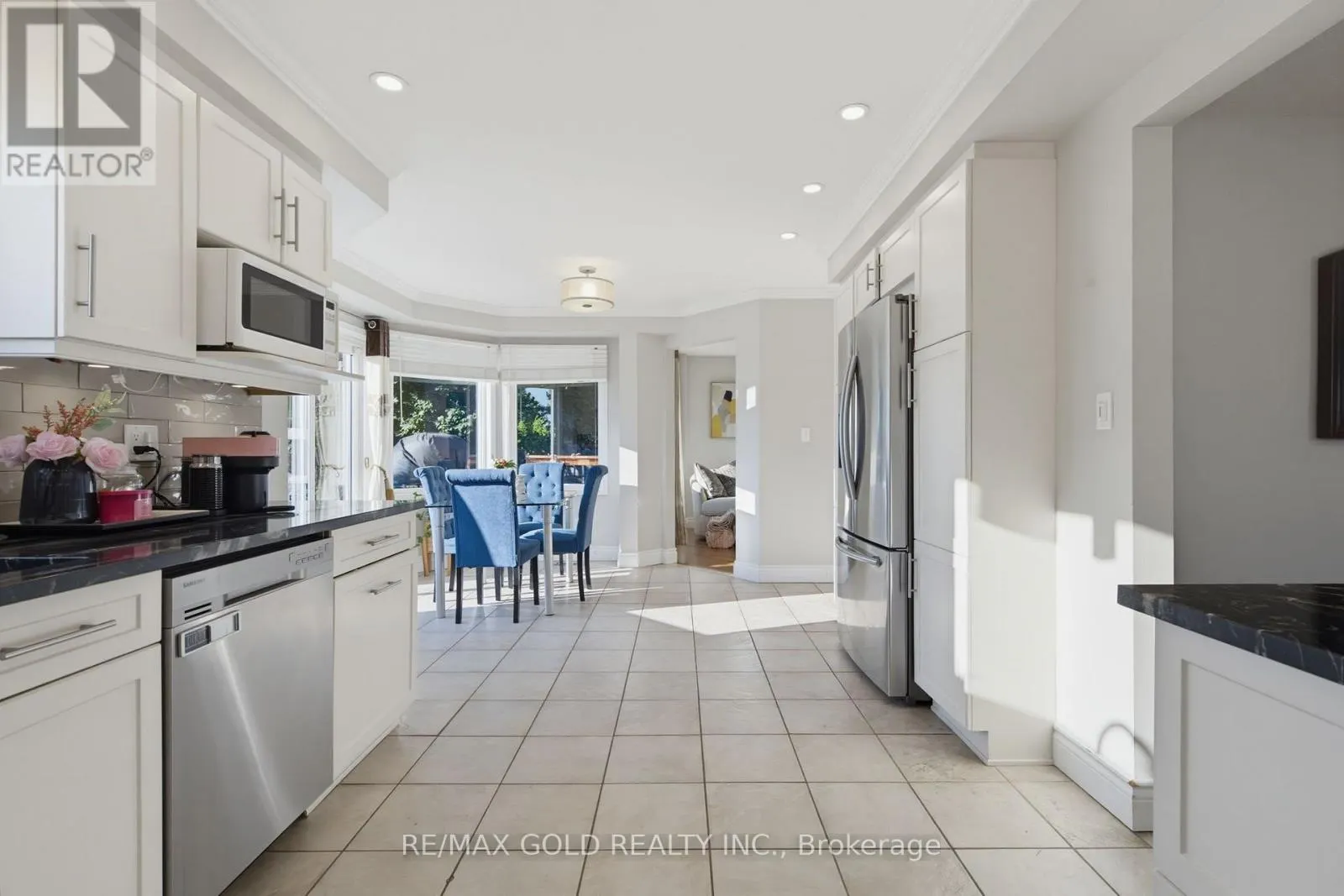 38 SILVERBIRCH PLACE