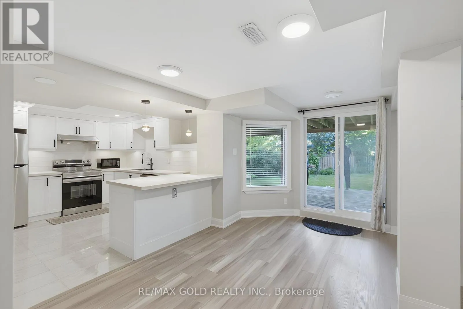 38 SILVERBIRCH PLACE
