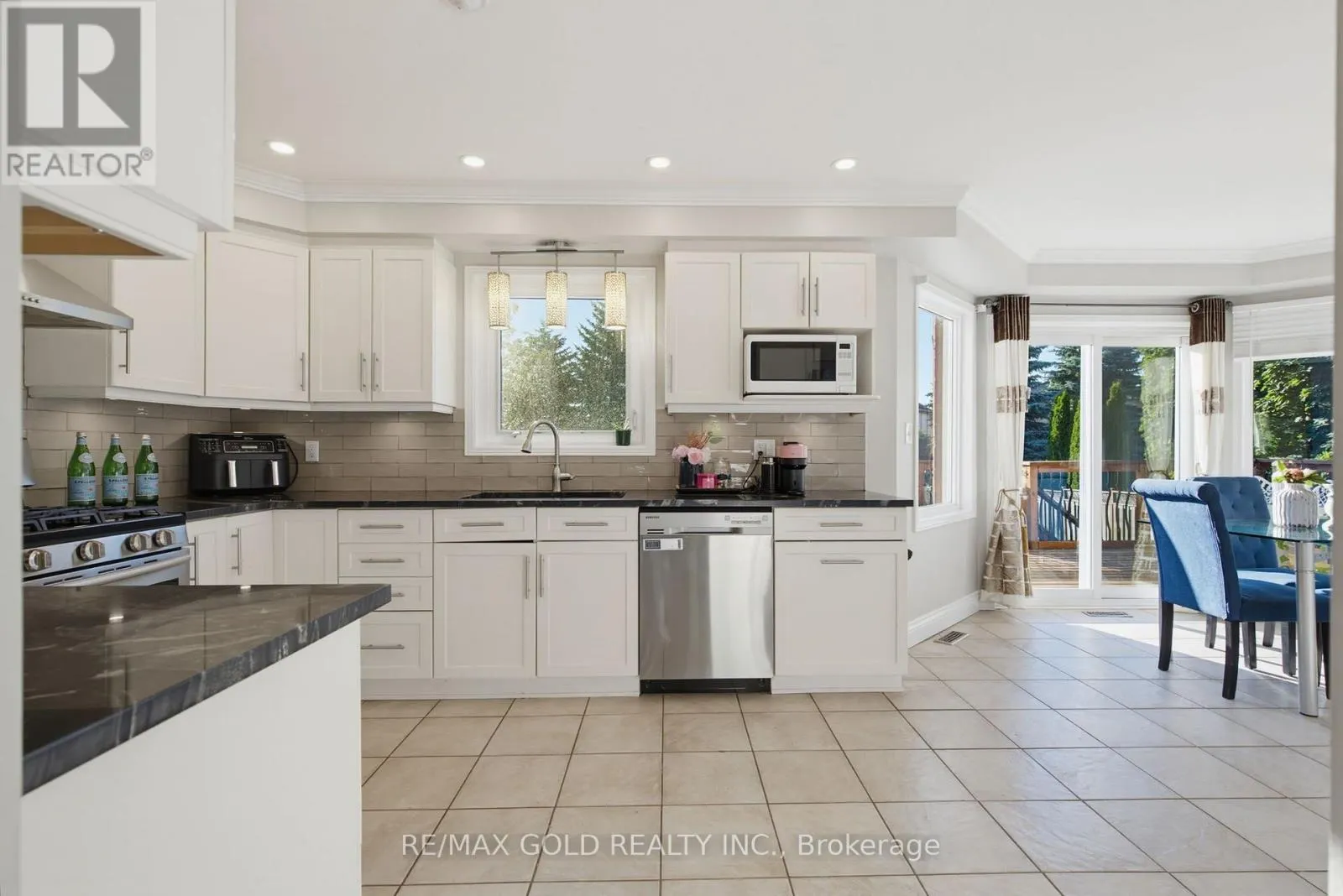 38 SILVERBIRCH PLACE