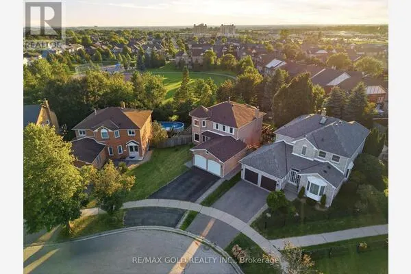 38 SILVERBIRCH PLACE