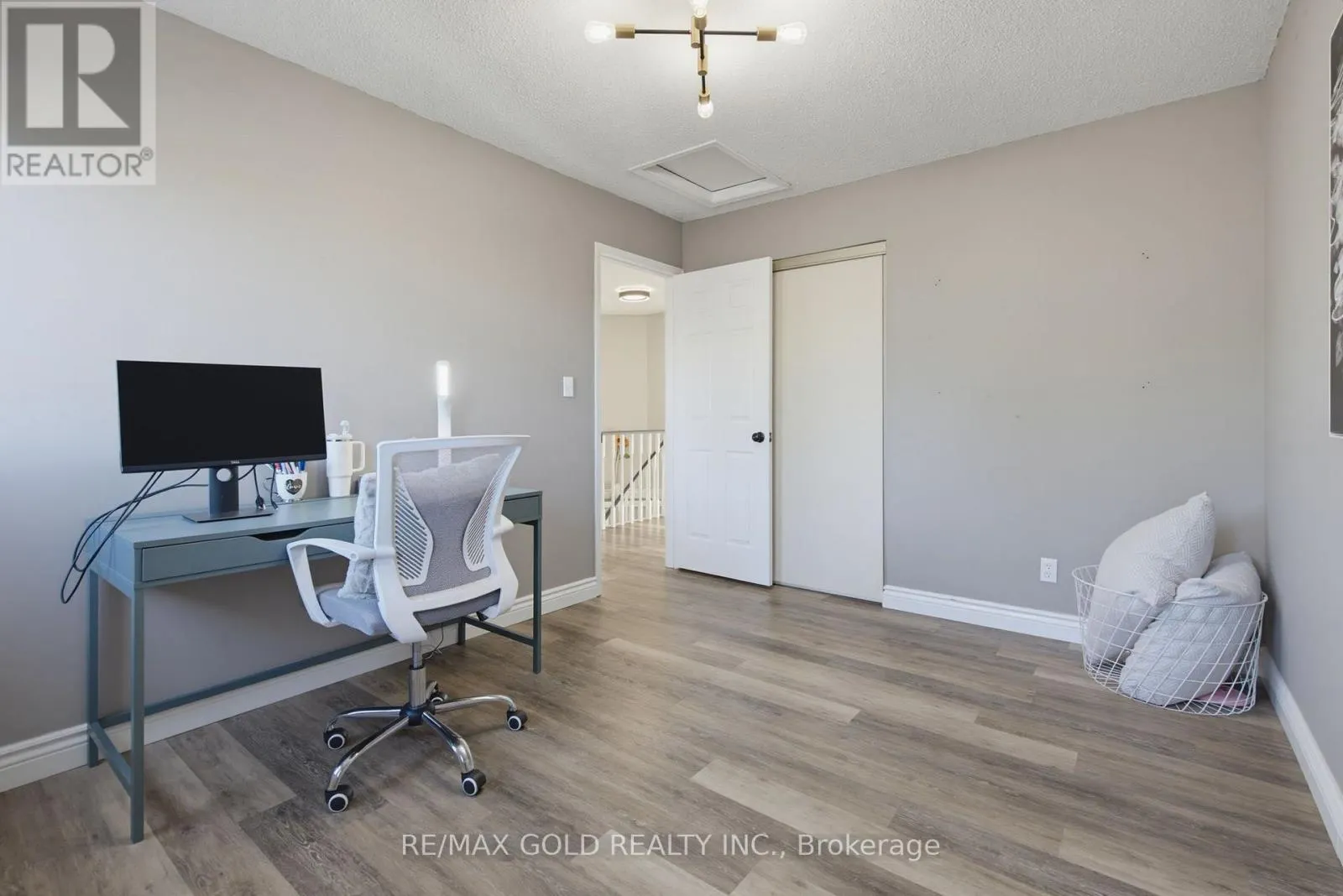 38 SILVERBIRCH PLACE
