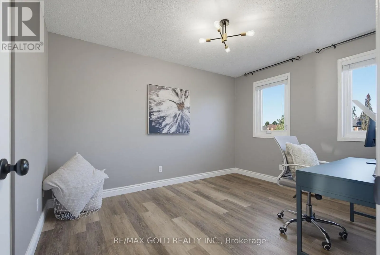 38 SILVERBIRCH PLACE