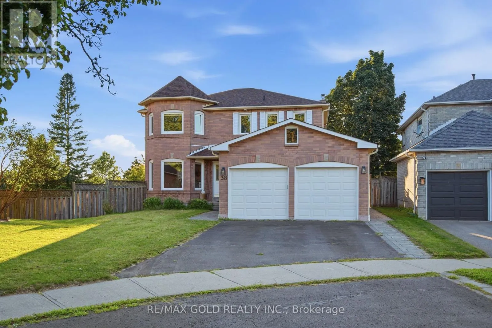 38 SILVERBIRCH PLACE