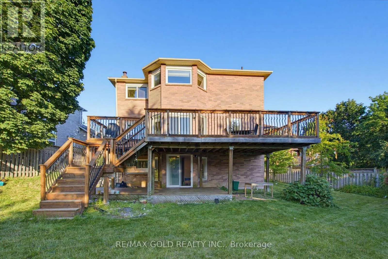 38 SILVERBIRCH PLACE