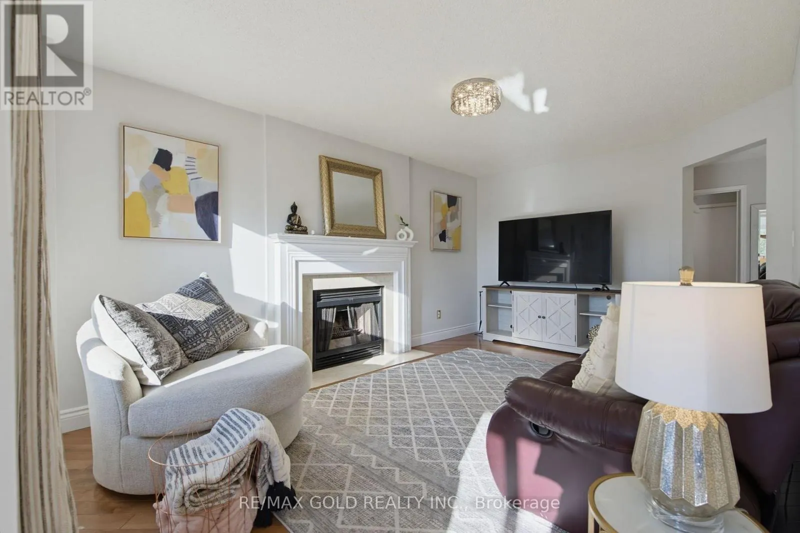 38 SILVERBIRCH PLACE