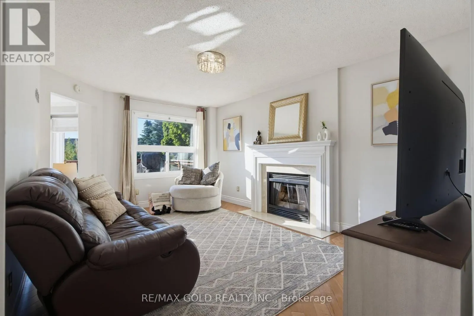 38 SILVERBIRCH PLACE