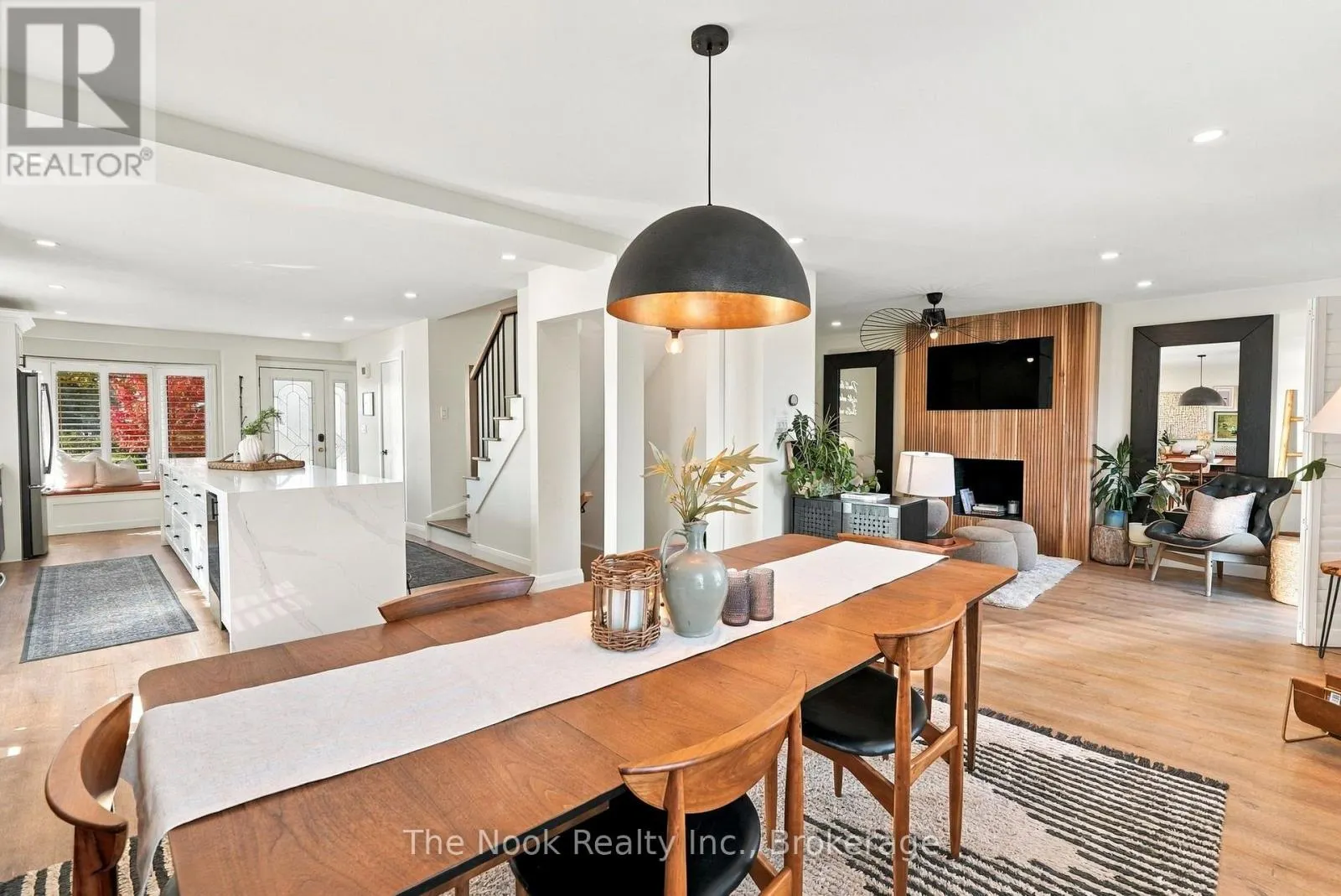 19 SANDRINGHAM DRIVE