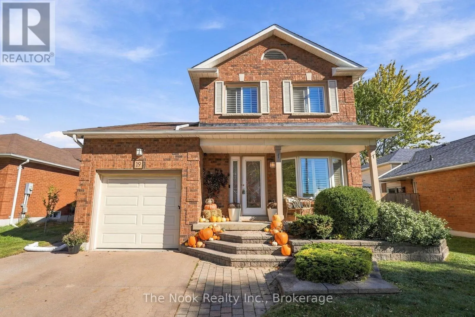 19 SANDRINGHAM DRIVE