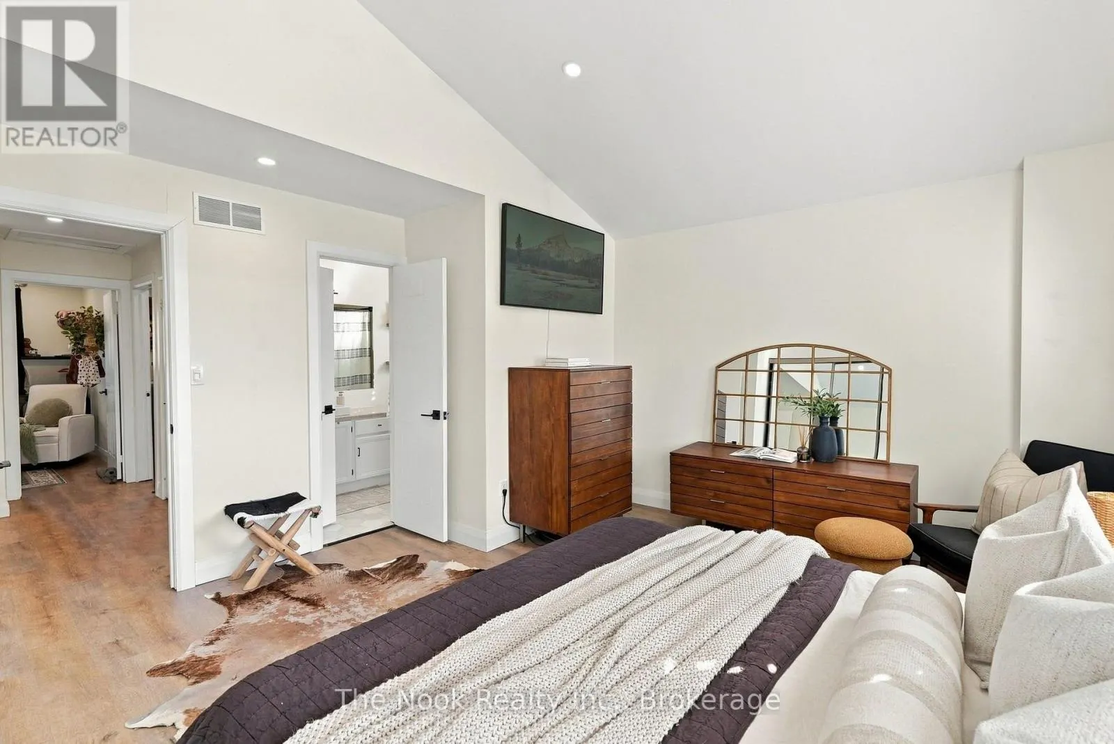 19 SANDRINGHAM DRIVE