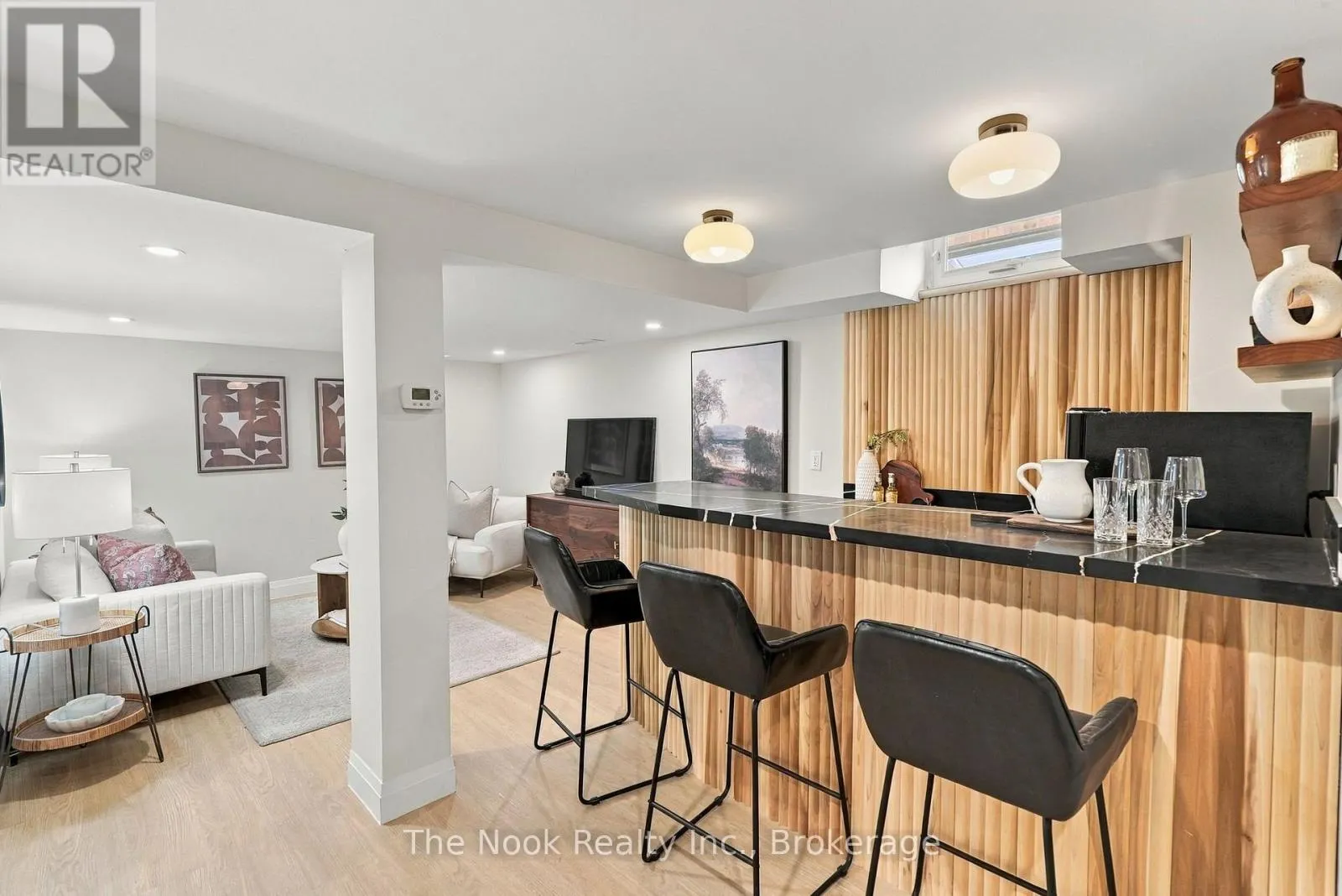 19 SANDRINGHAM DRIVE