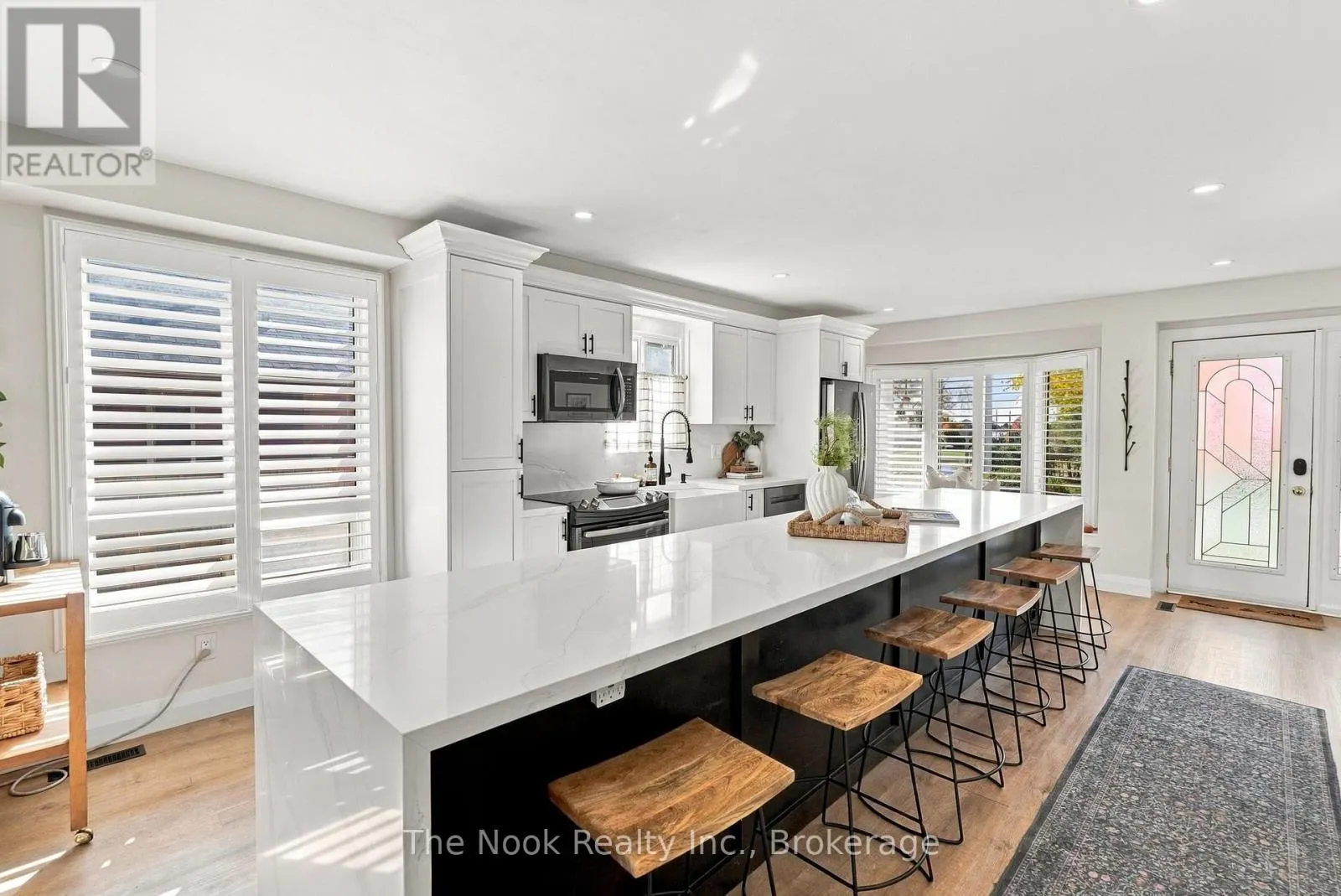 19 SANDRINGHAM DRIVE