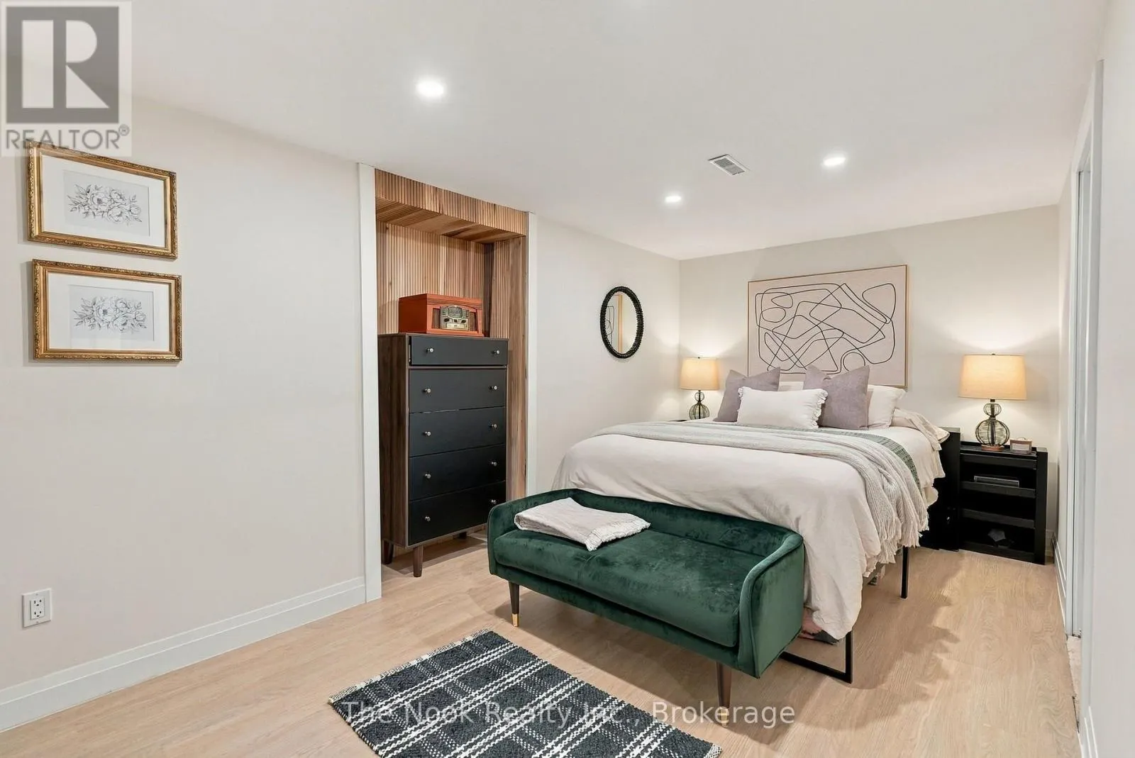 19 SANDRINGHAM DRIVE