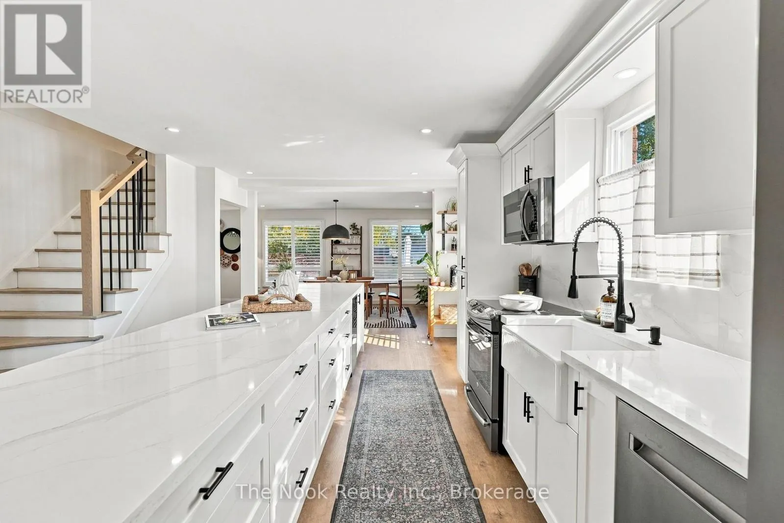19 SANDRINGHAM DRIVE