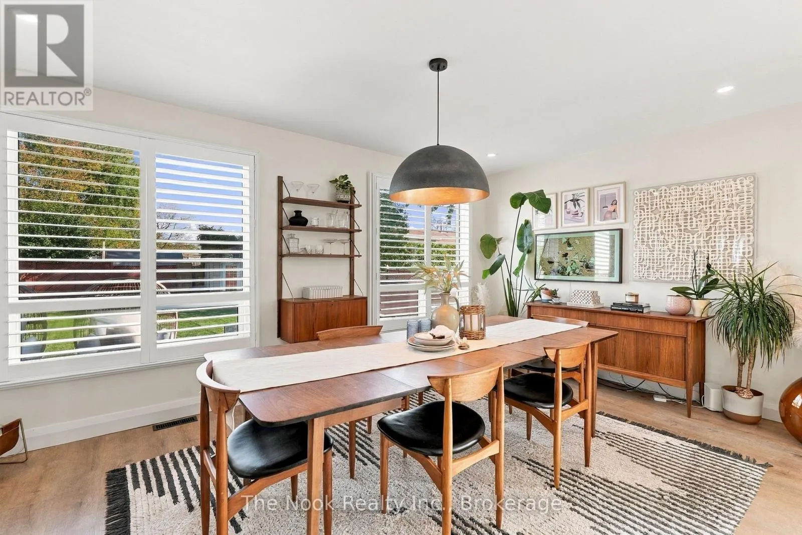 19 SANDRINGHAM DRIVE