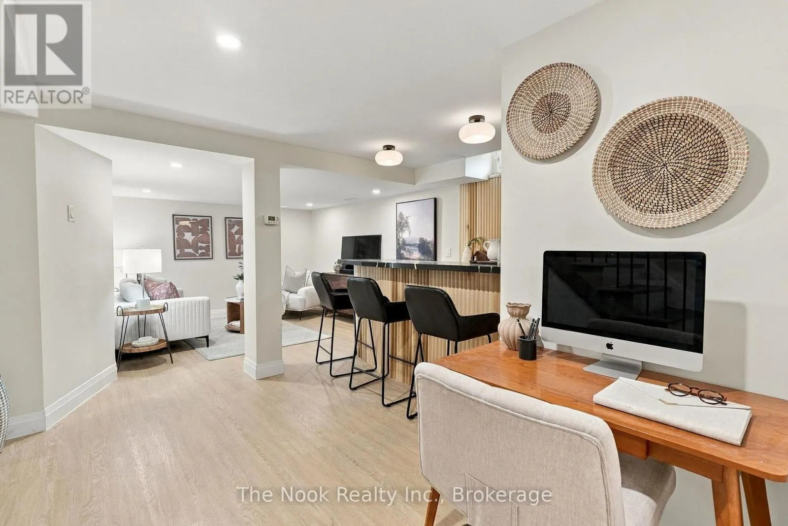 19 SANDRINGHAM DRIVE