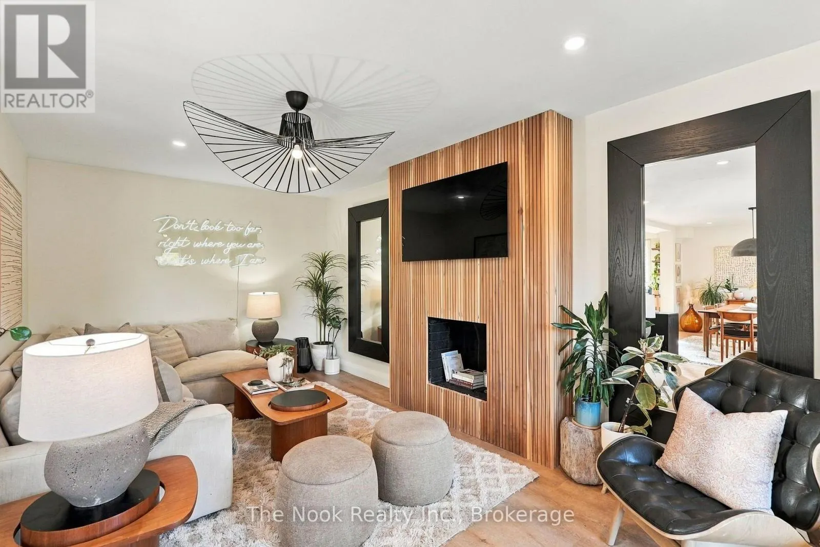 19 SANDRINGHAM DRIVE