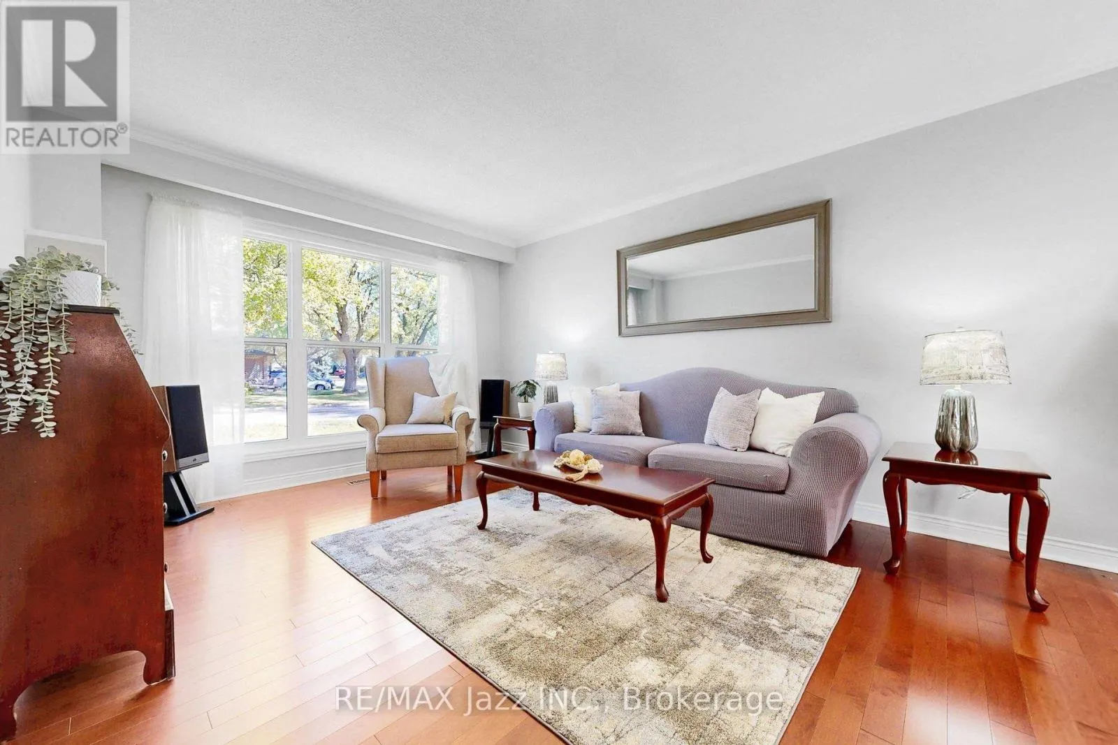 10 TRINITY CRESCENT
