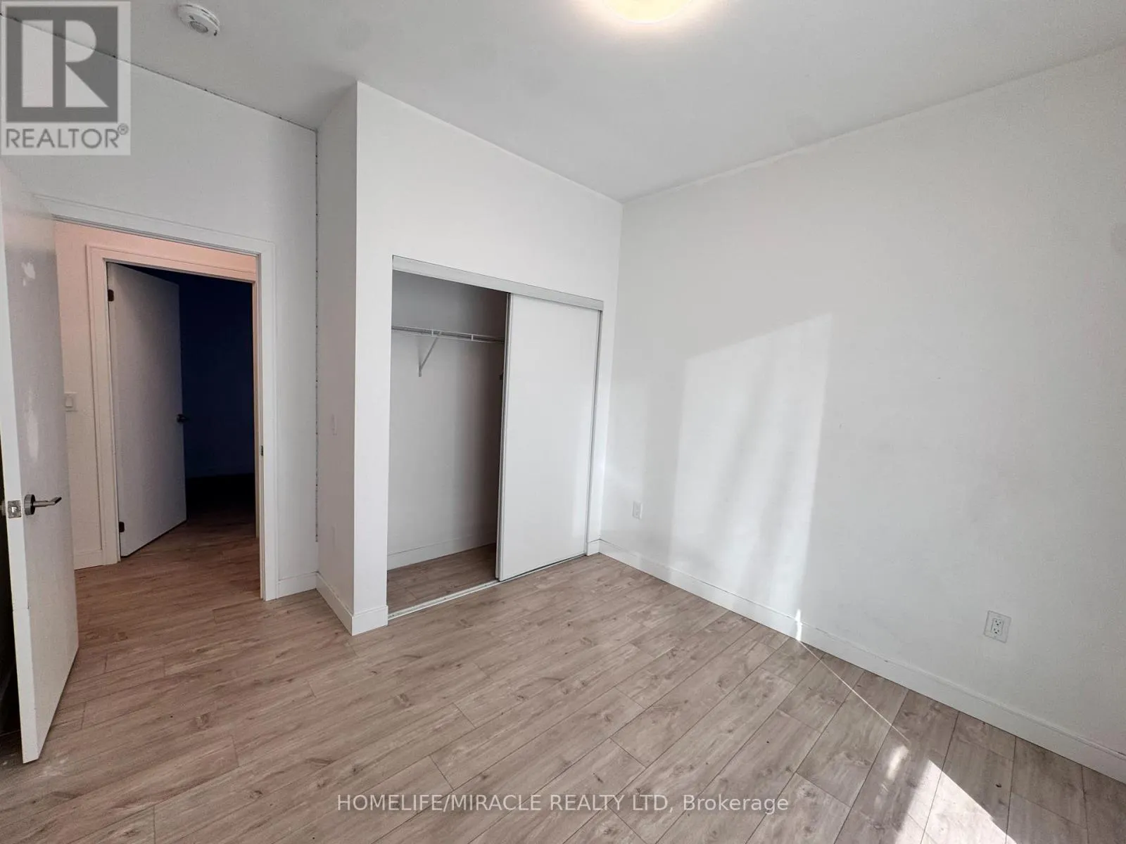 4 - 176 CLONMORE DRIVE