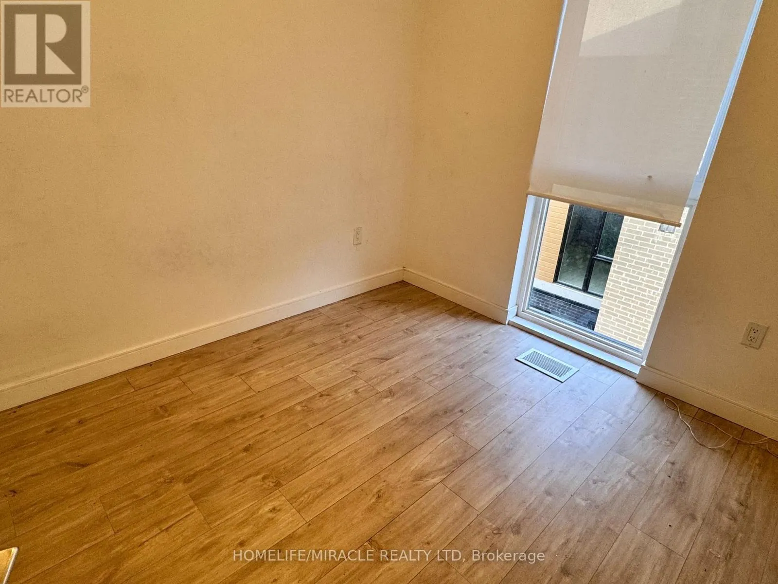 4 - 176 CLONMORE DRIVE